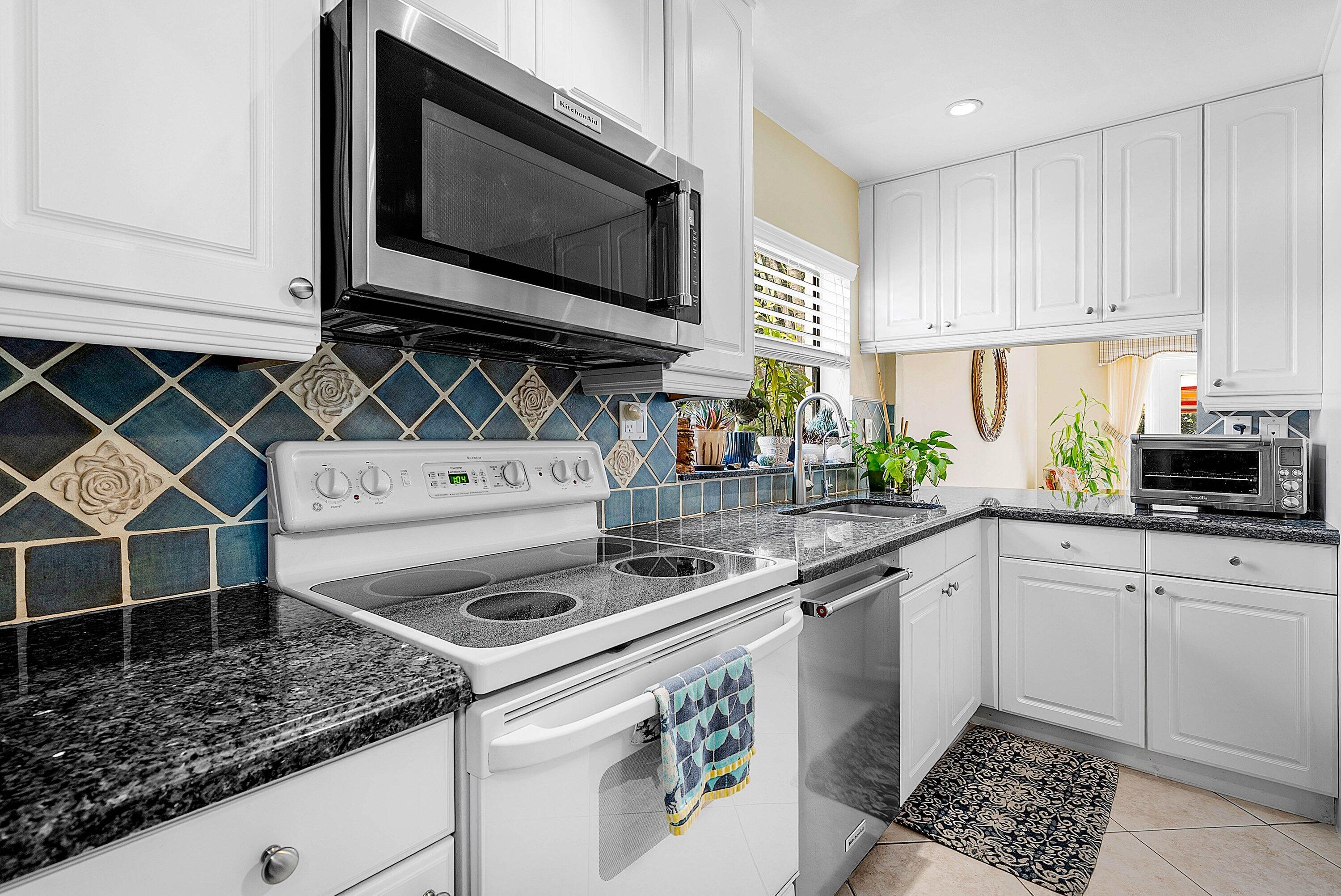 6104 Belleza Lane