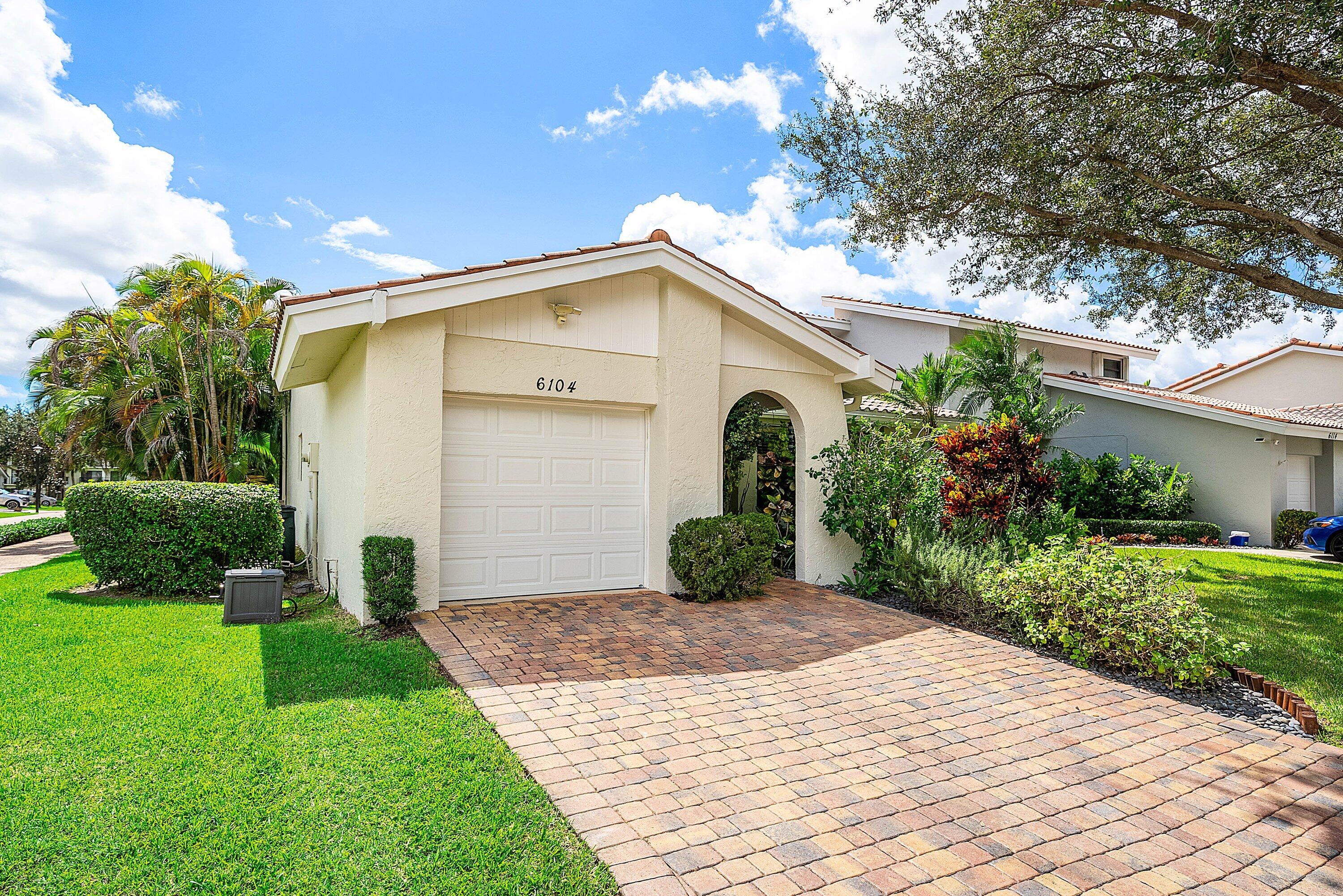 6104 Belleza Lane