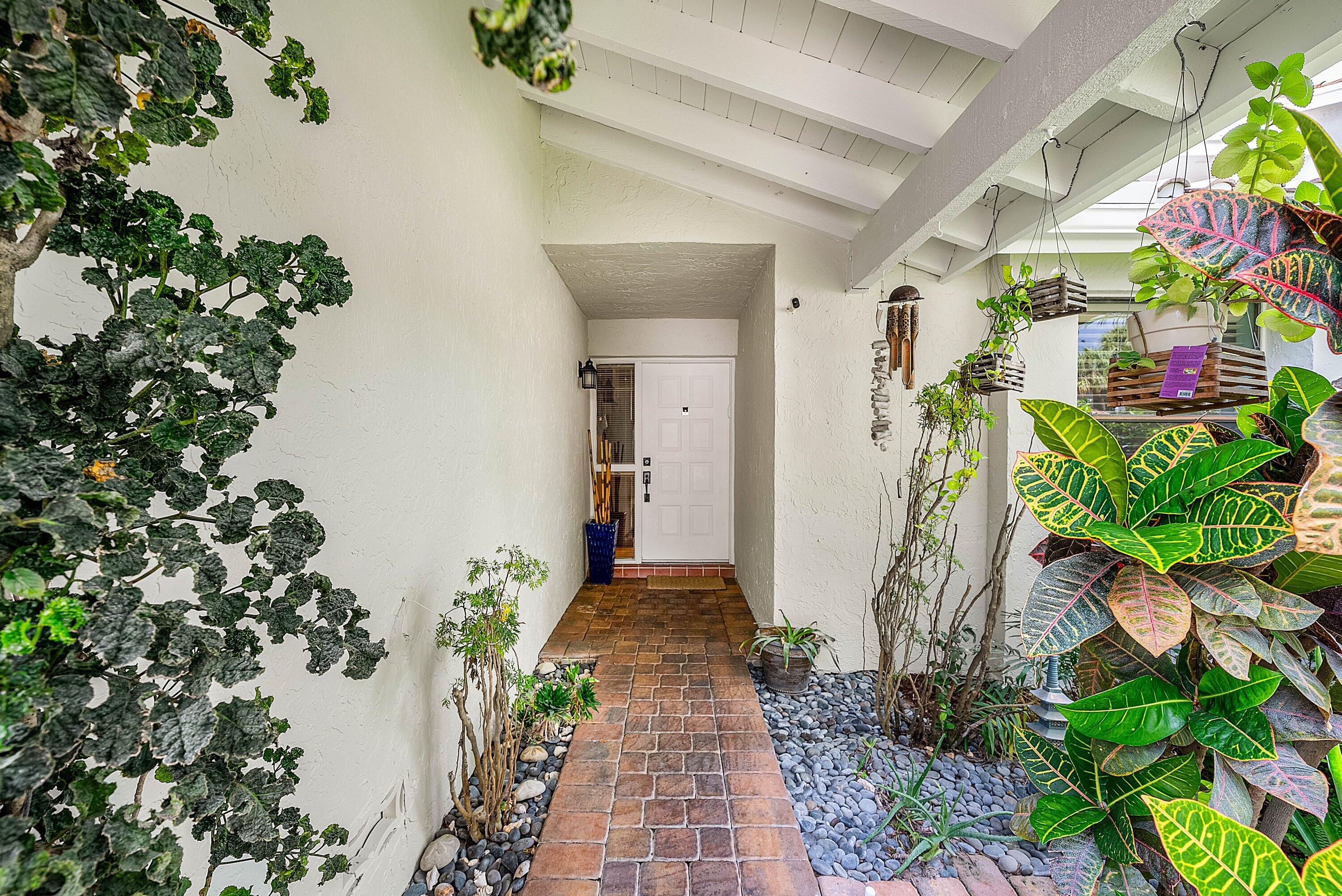 6104 Belleza Lane