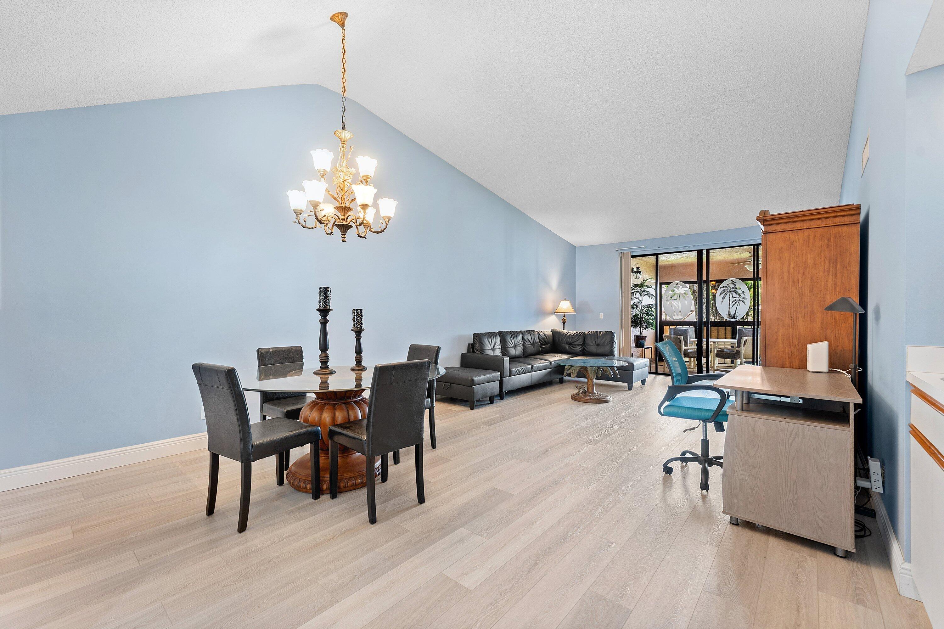 7465 N Glendevon Lane N 1207