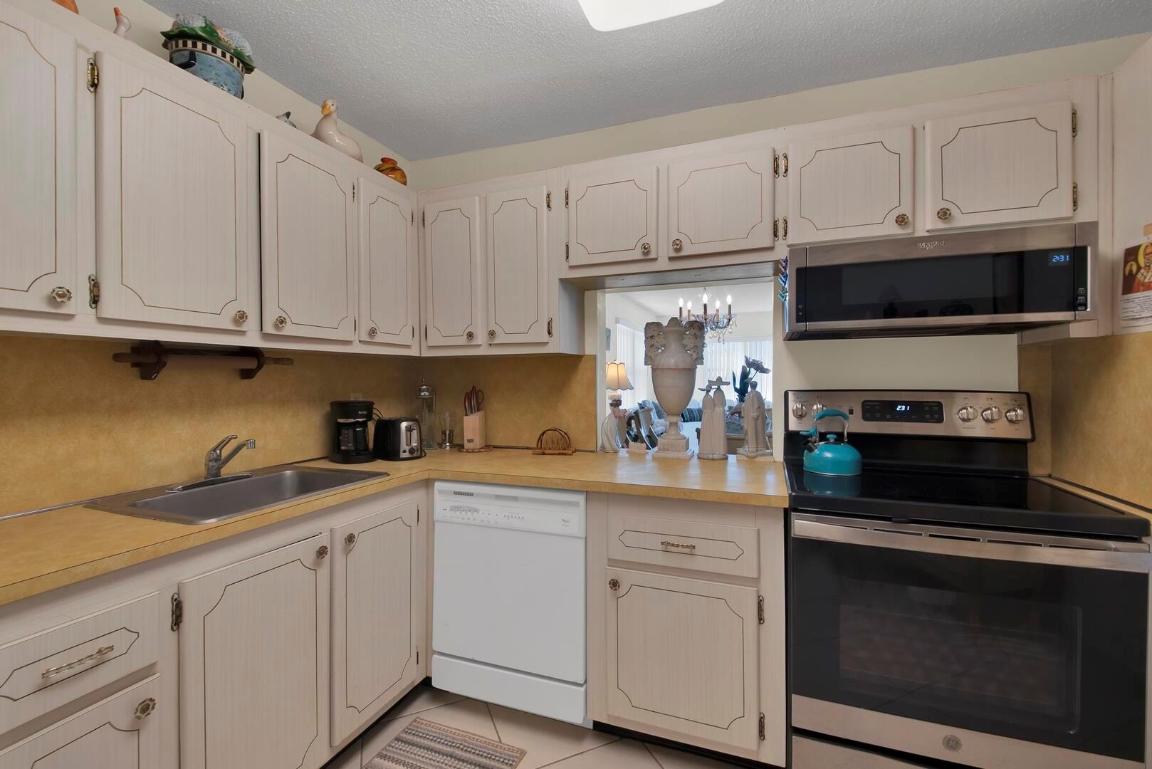 1516 S Lakeside Drive 412