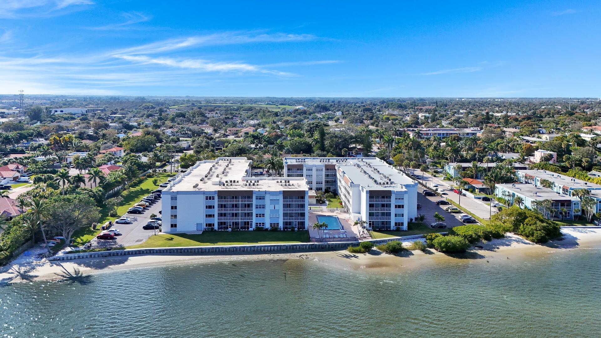 1516 S Lakeside Drive 412