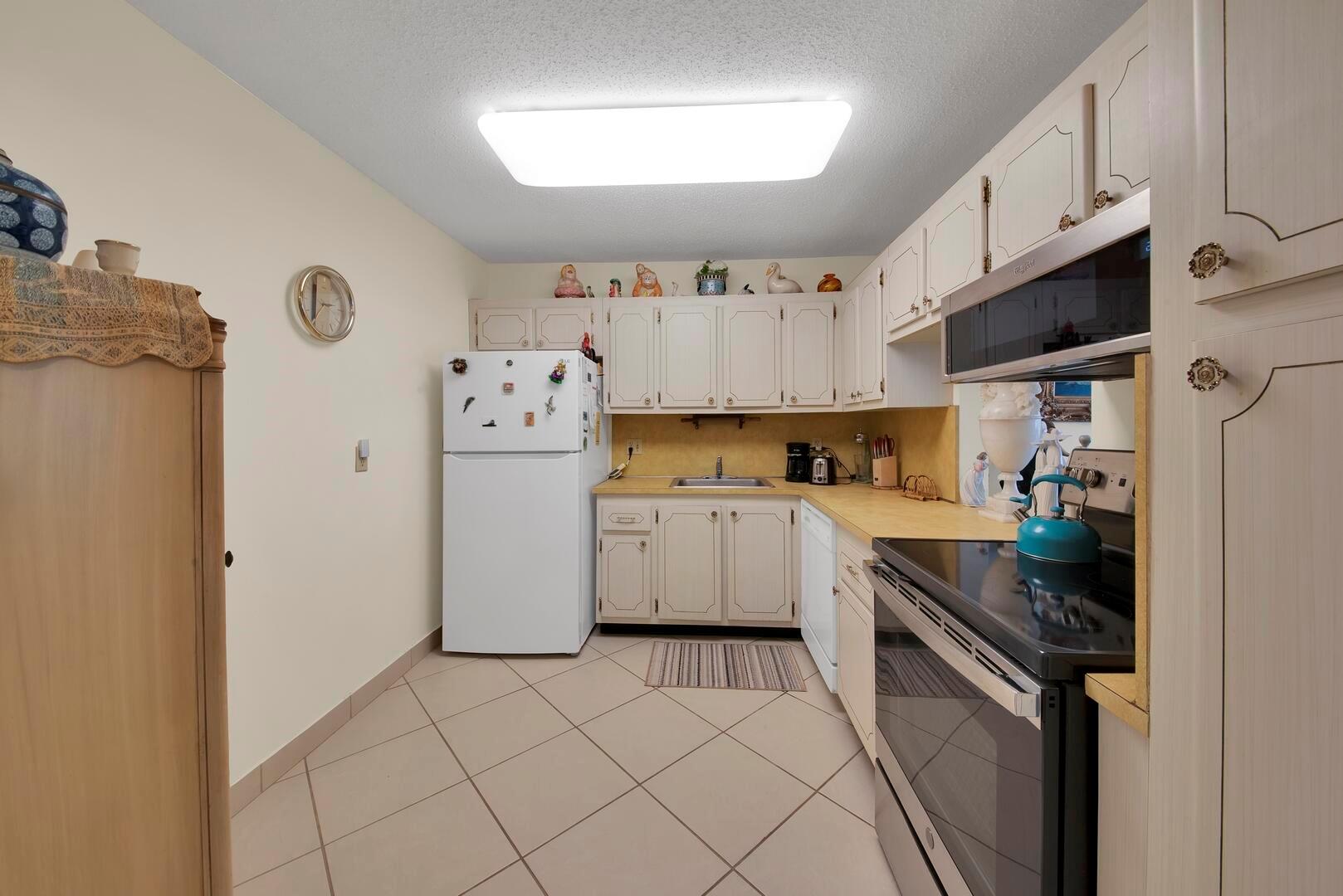 1516 S Lakeside Drive 412