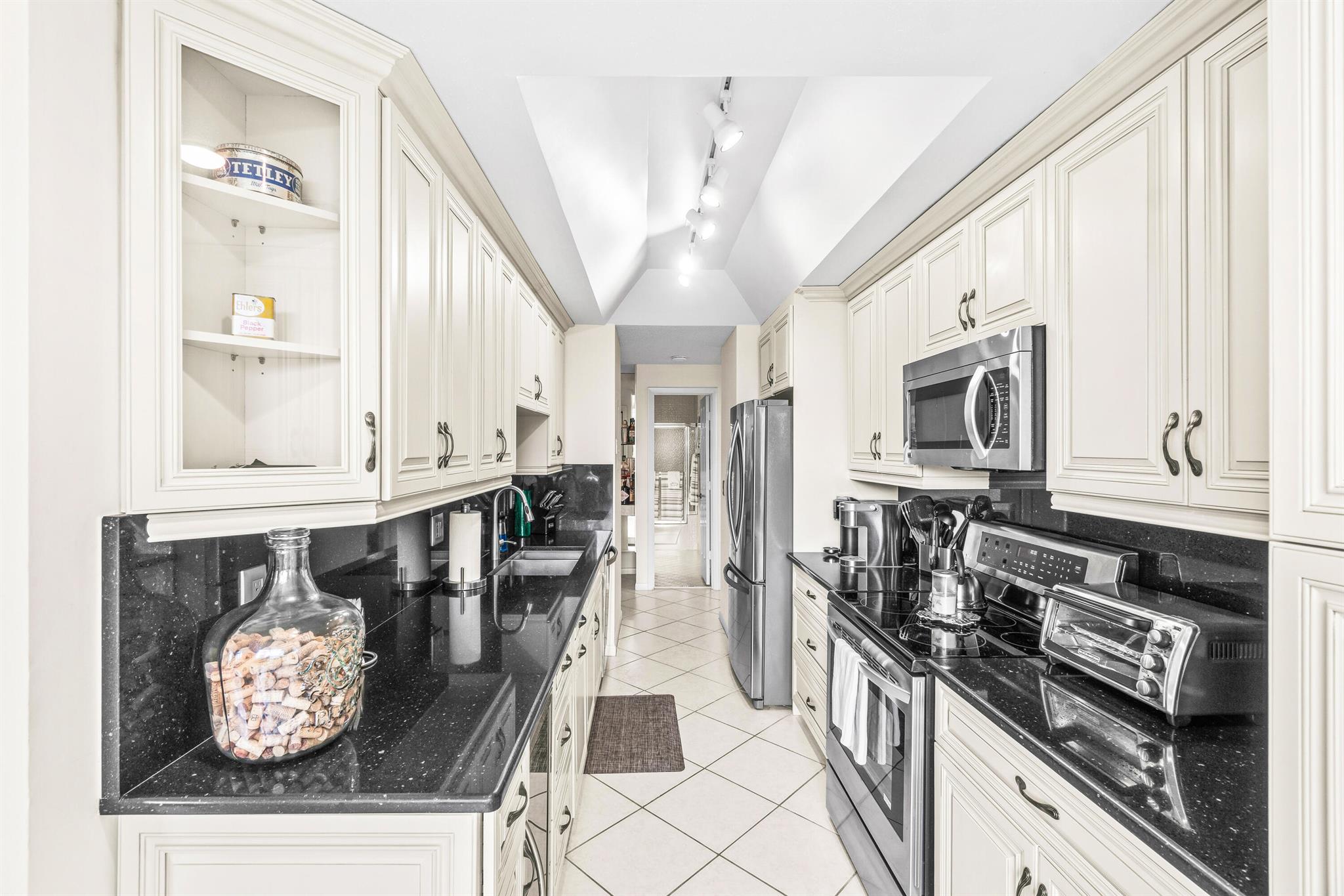 7460 La Paz Boulevard 102