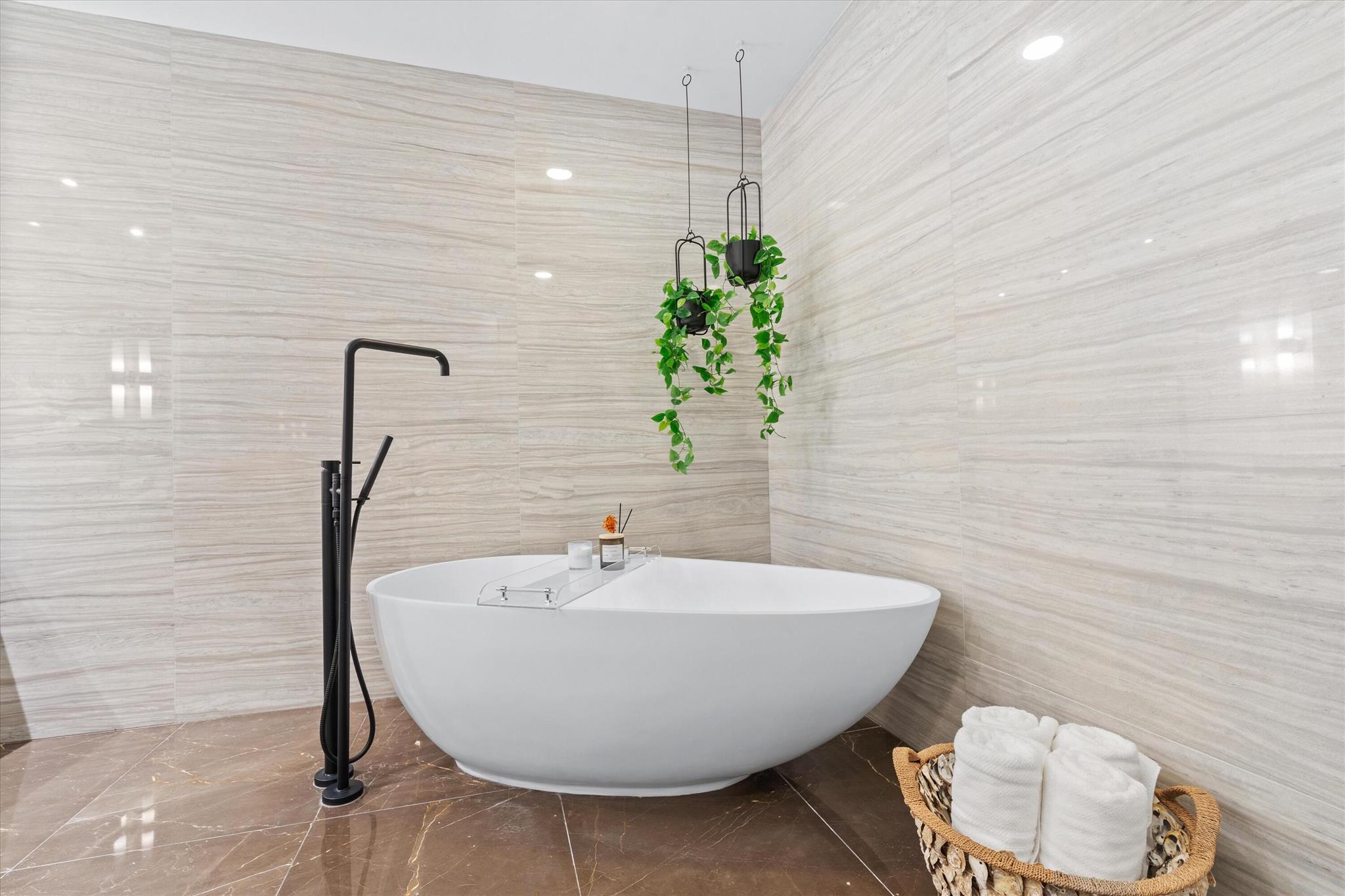 2200 N Ocean Boulevard N201