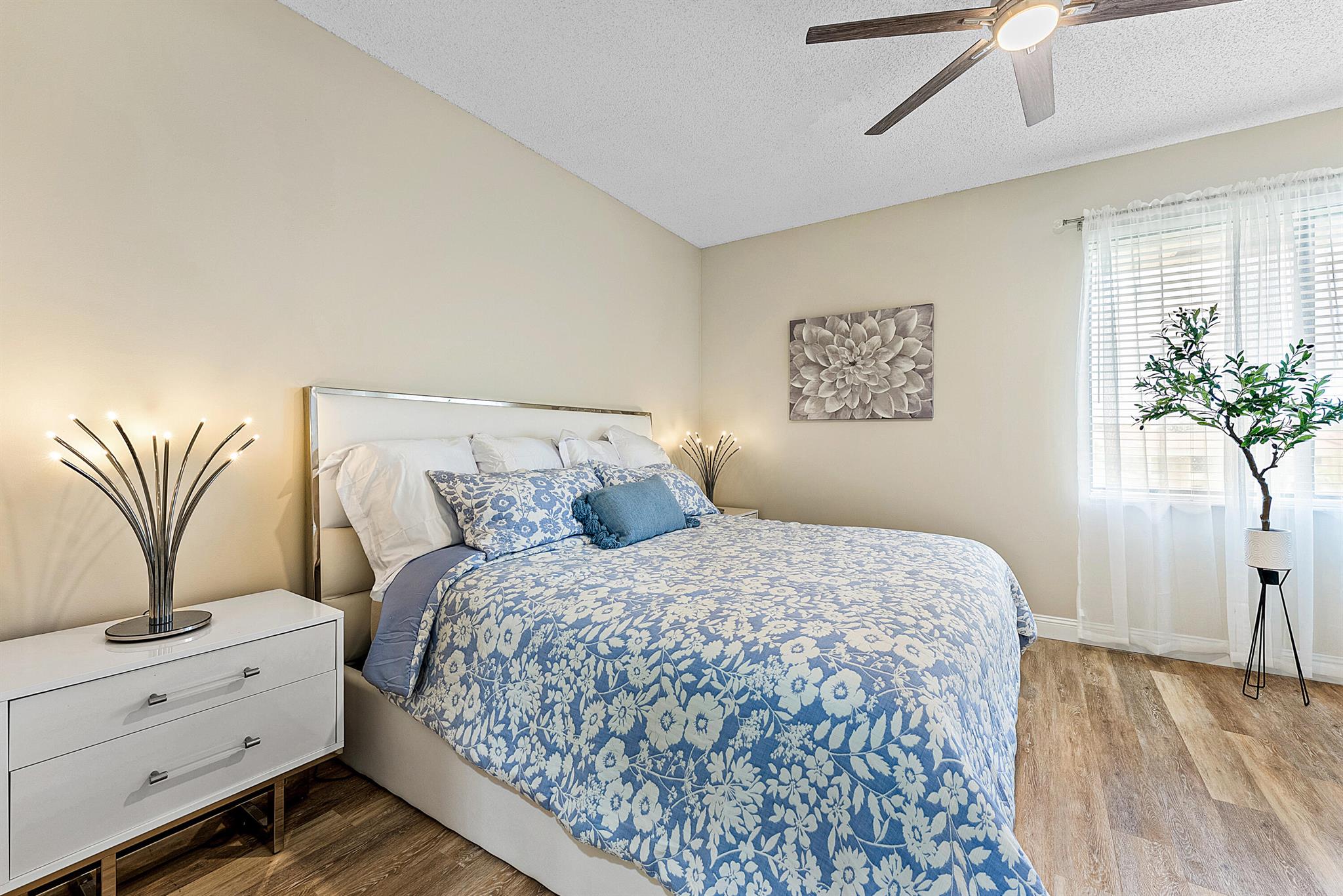 7546 La Paz Boulevard E 404