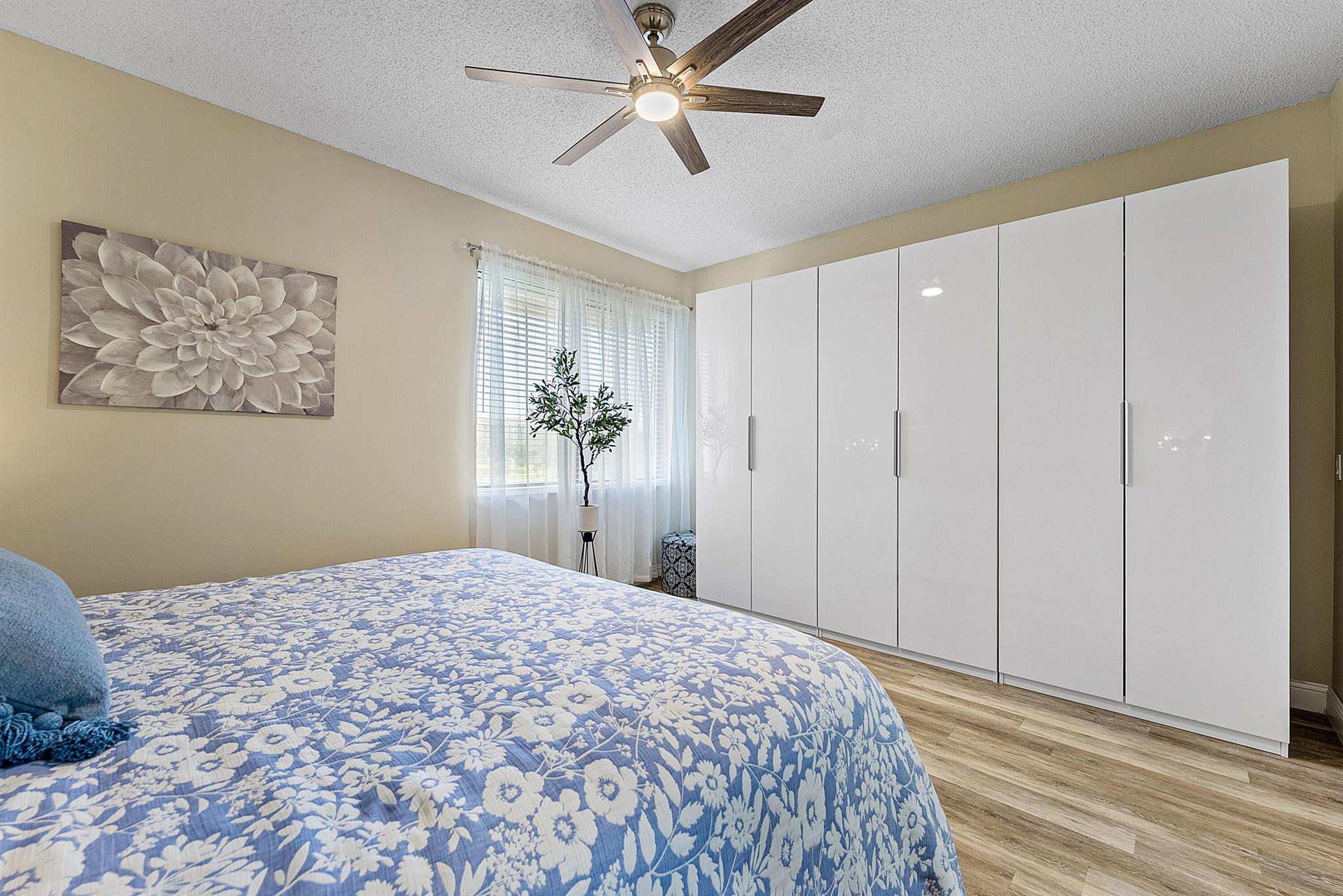 7546 La Paz Boulevard E 404