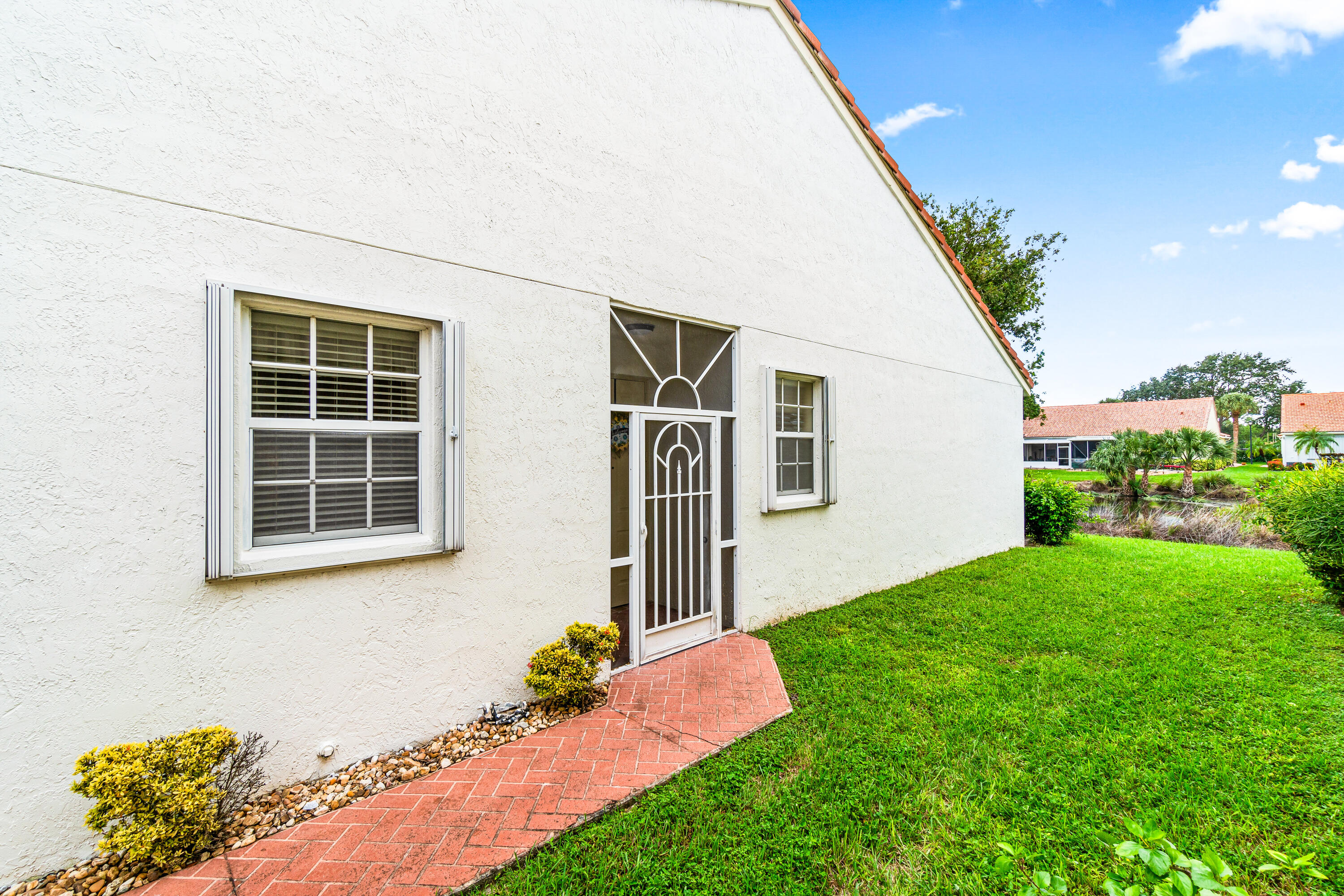 6252 Heliconia Road