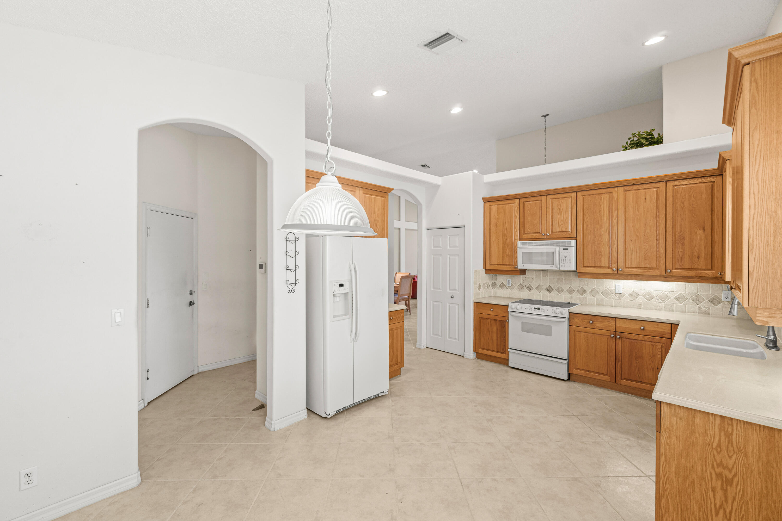 6252 Heliconia Road