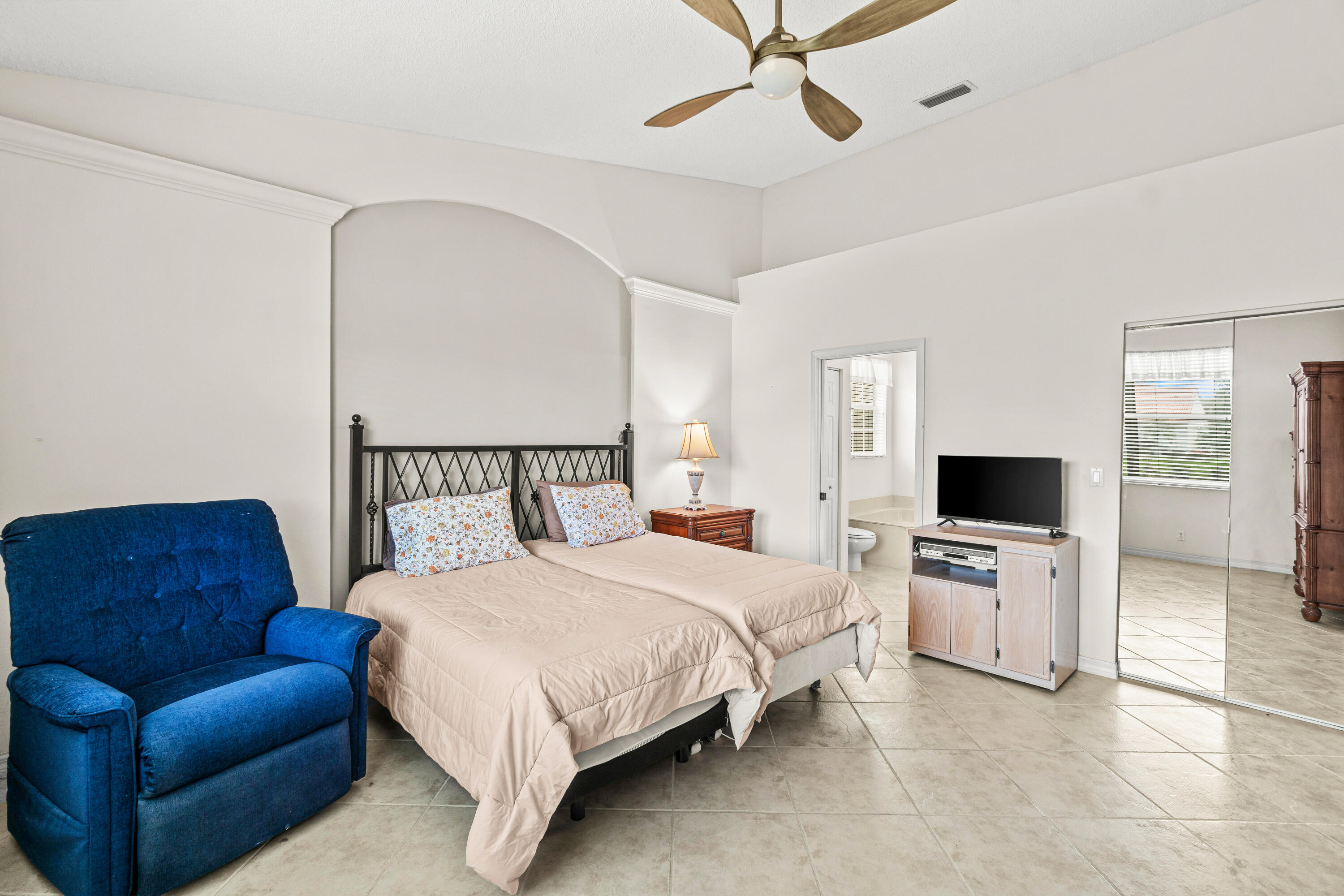 6252 Heliconia Road