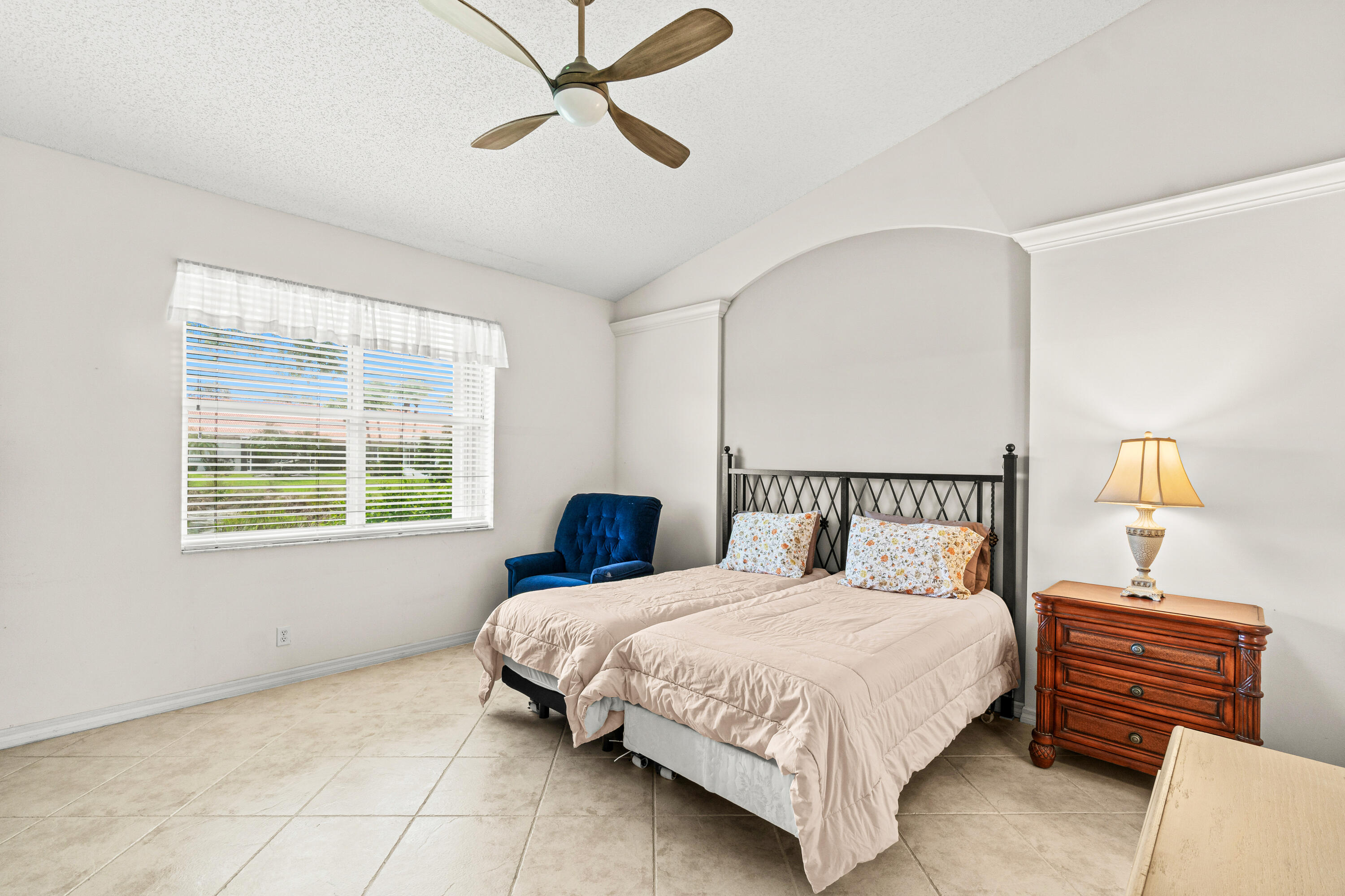 6252 Heliconia Road