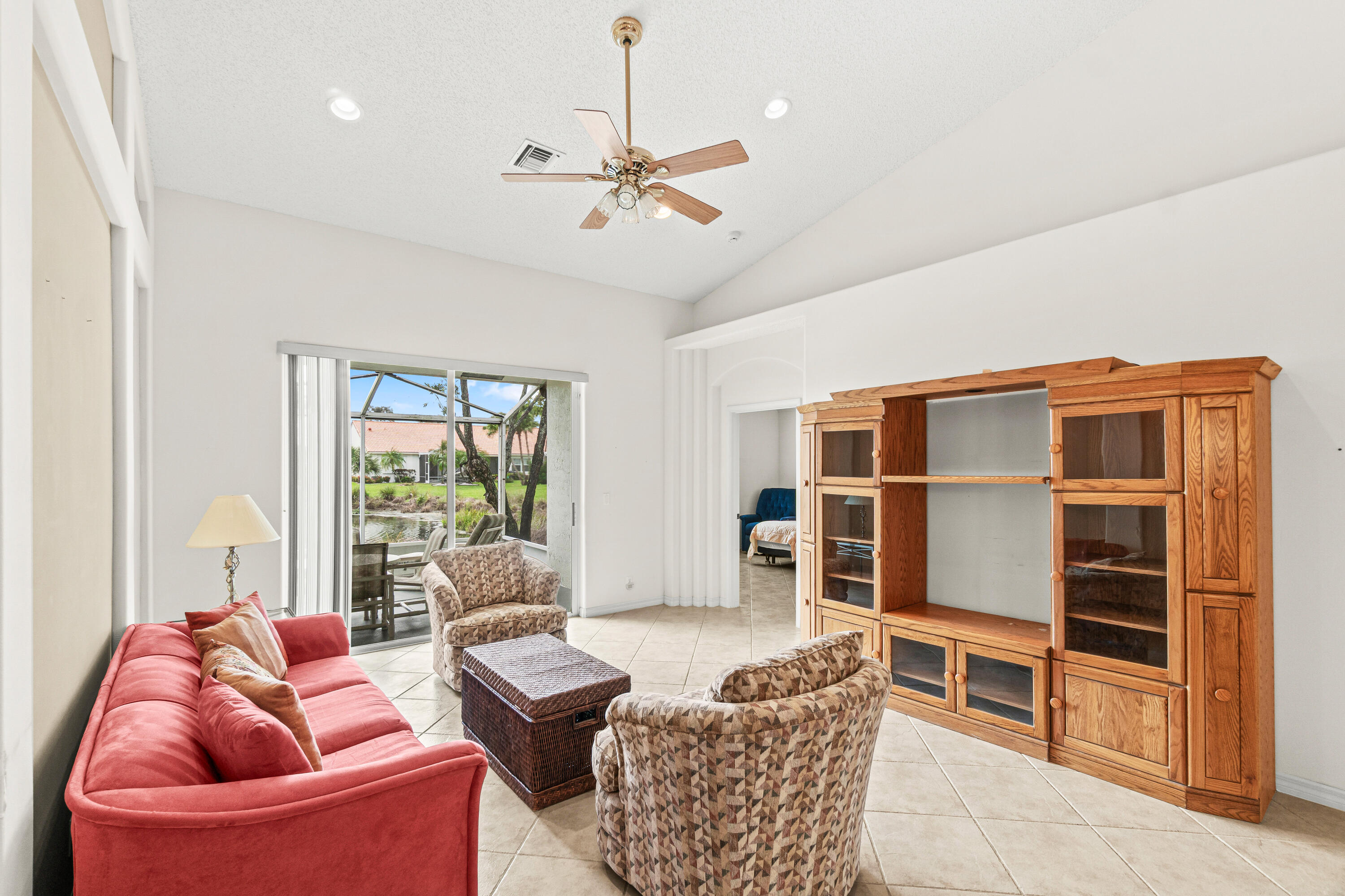 6252 Heliconia Road
