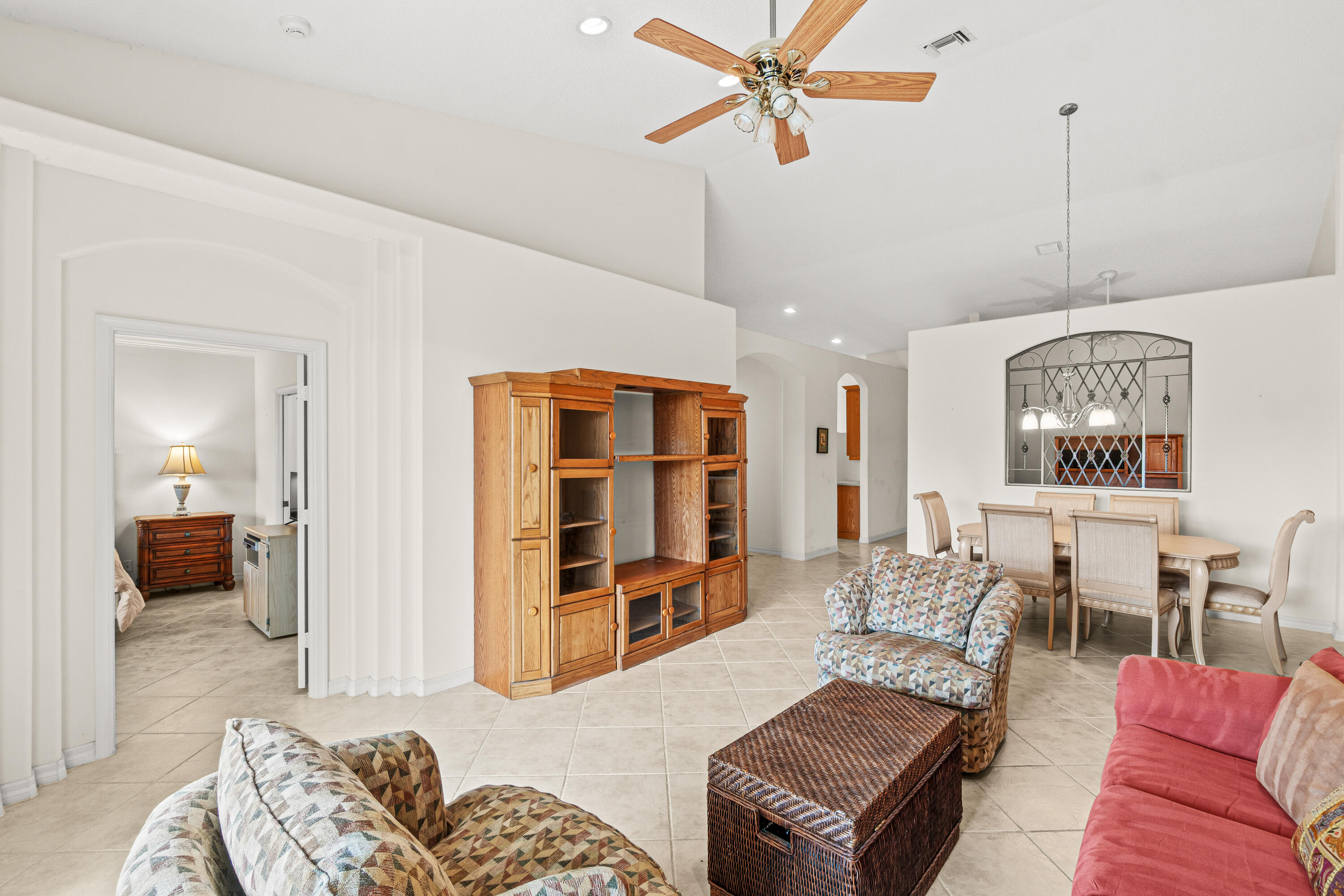 6252 Heliconia Road