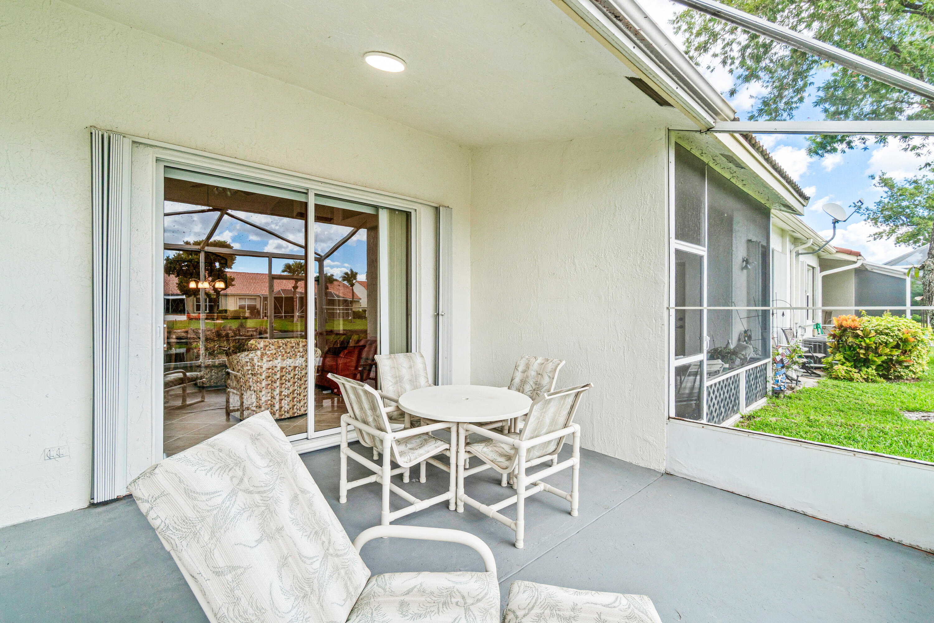 6252 Heliconia Road