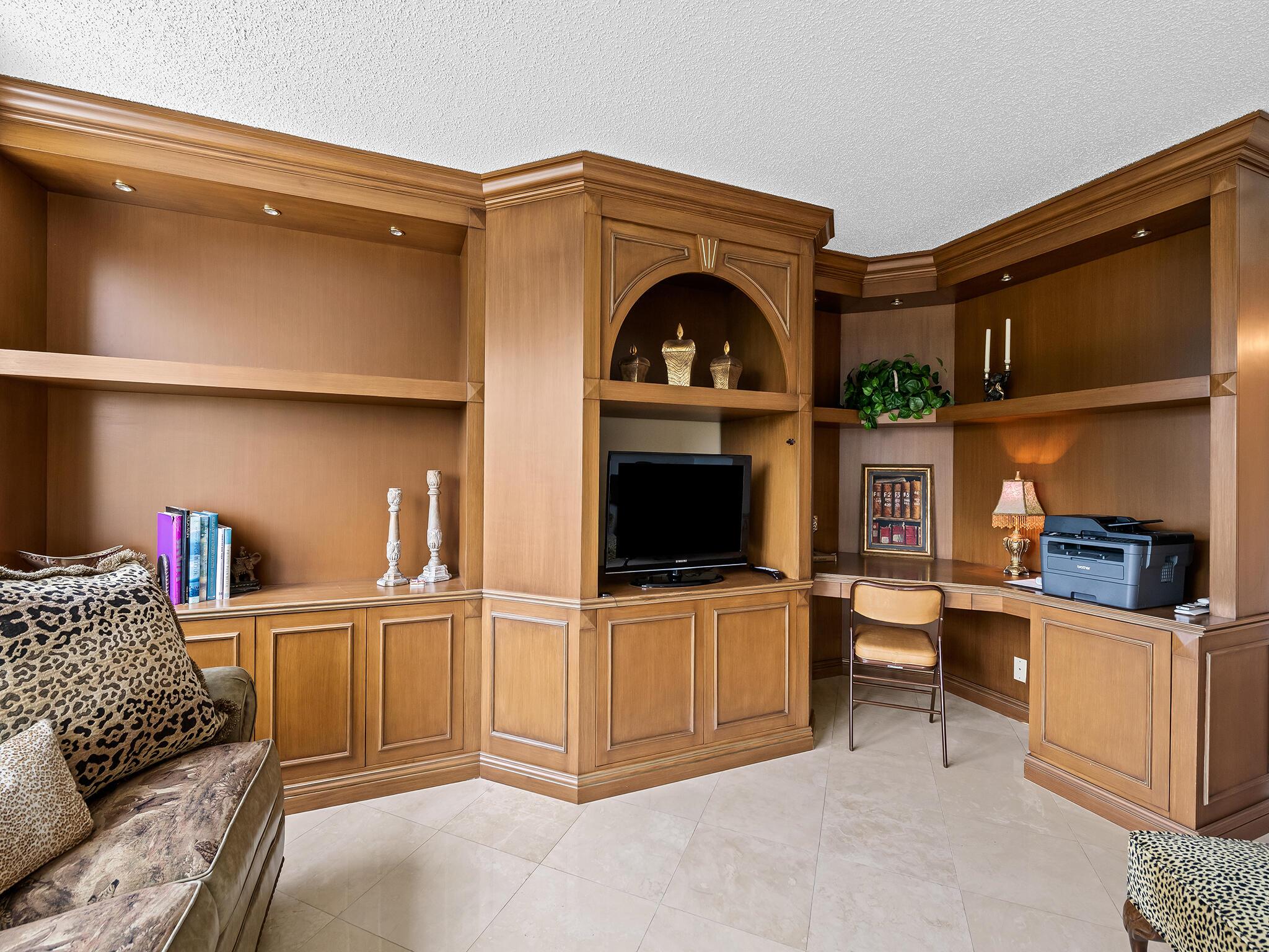 901 E Camino Real Drive 4d