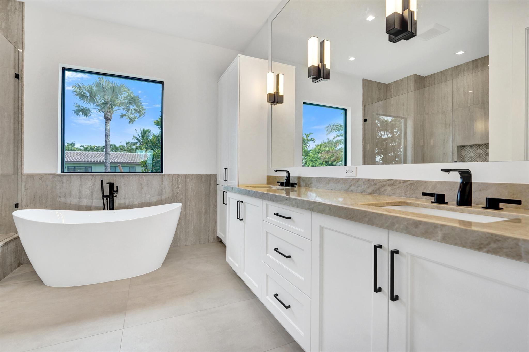 4451 NE 27th Terrace