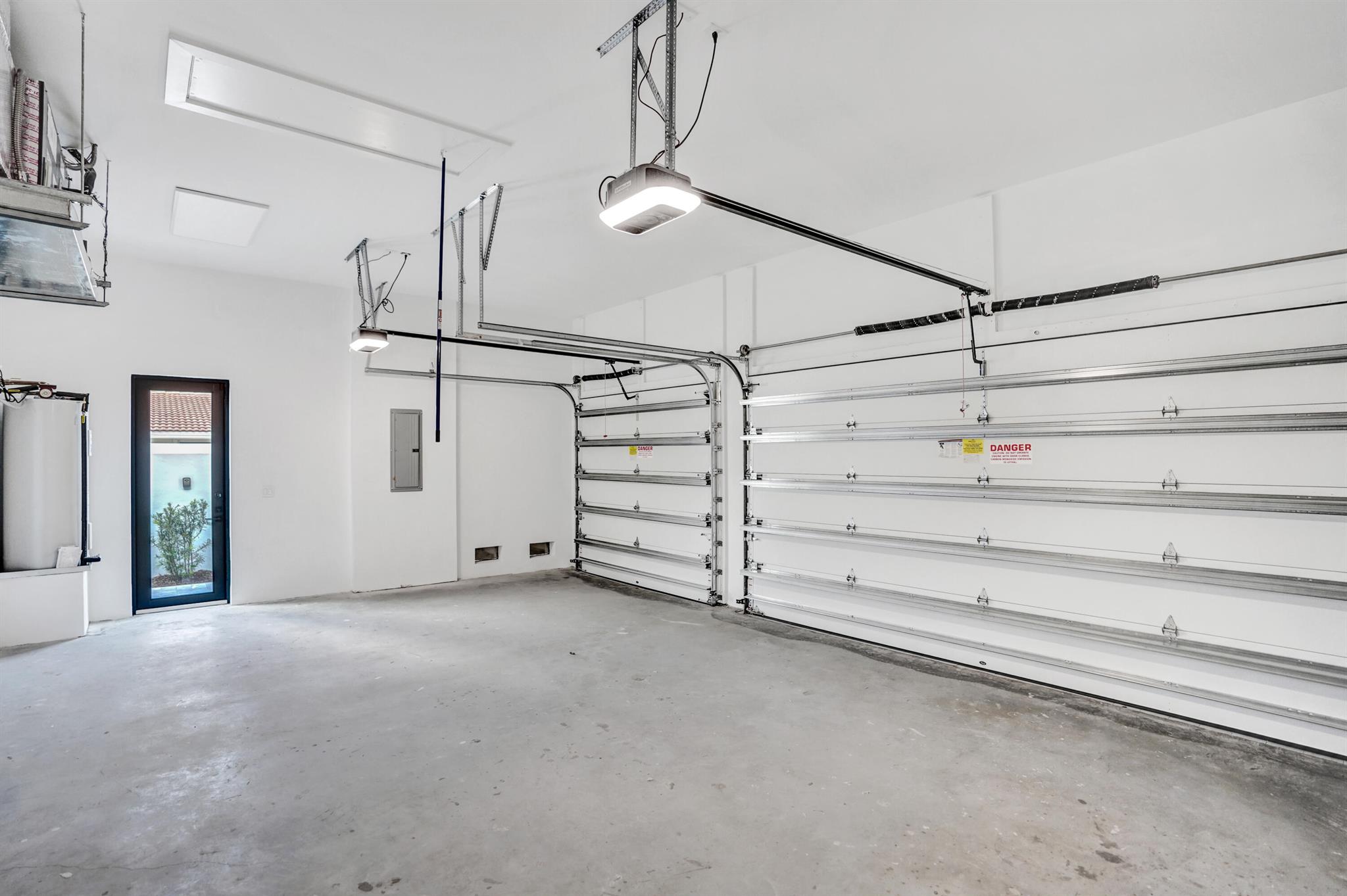 4451 NE 27th Terrace