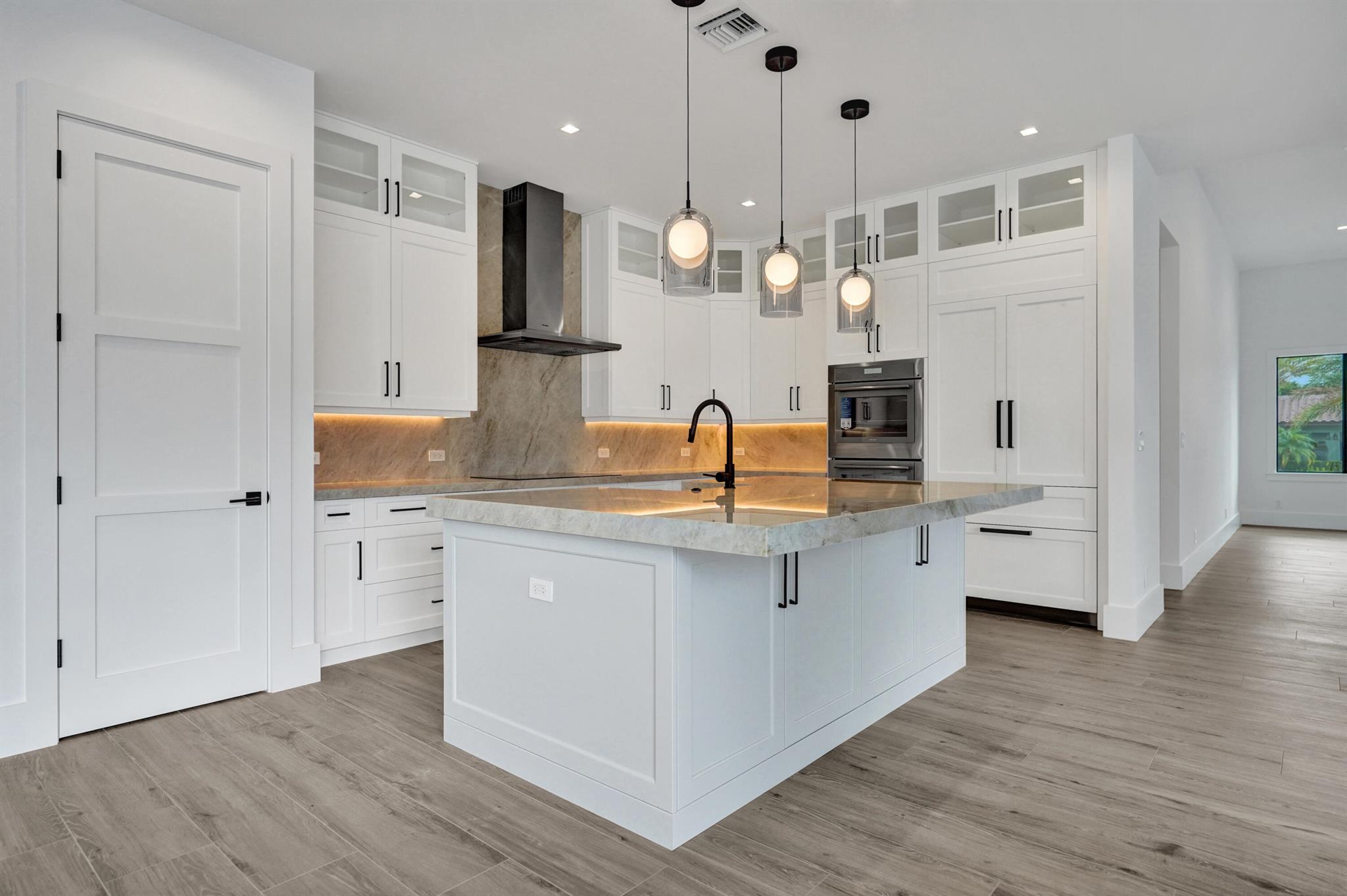 4451 NE 27th Terrace