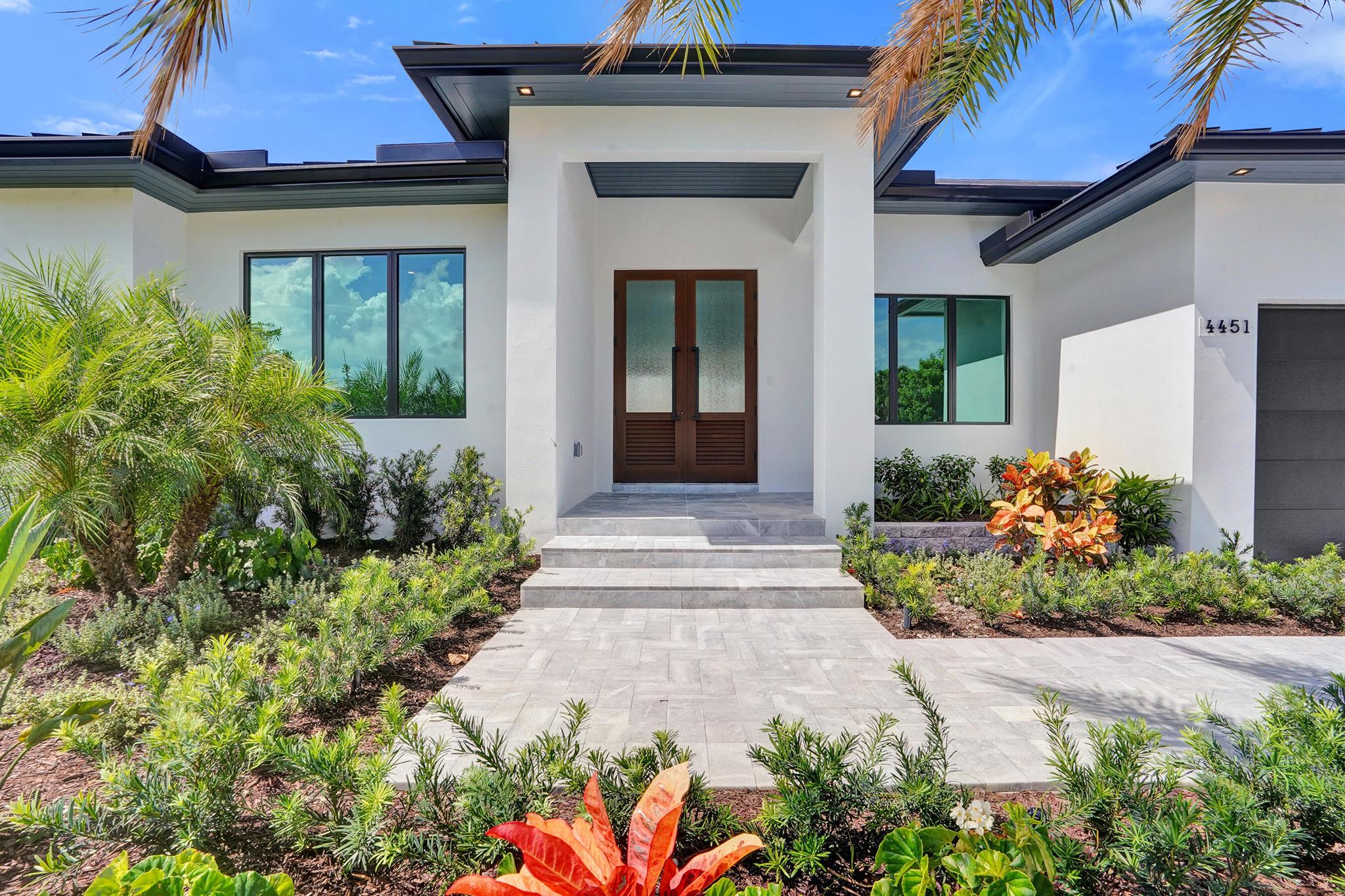 4451 NE 27th Terrace