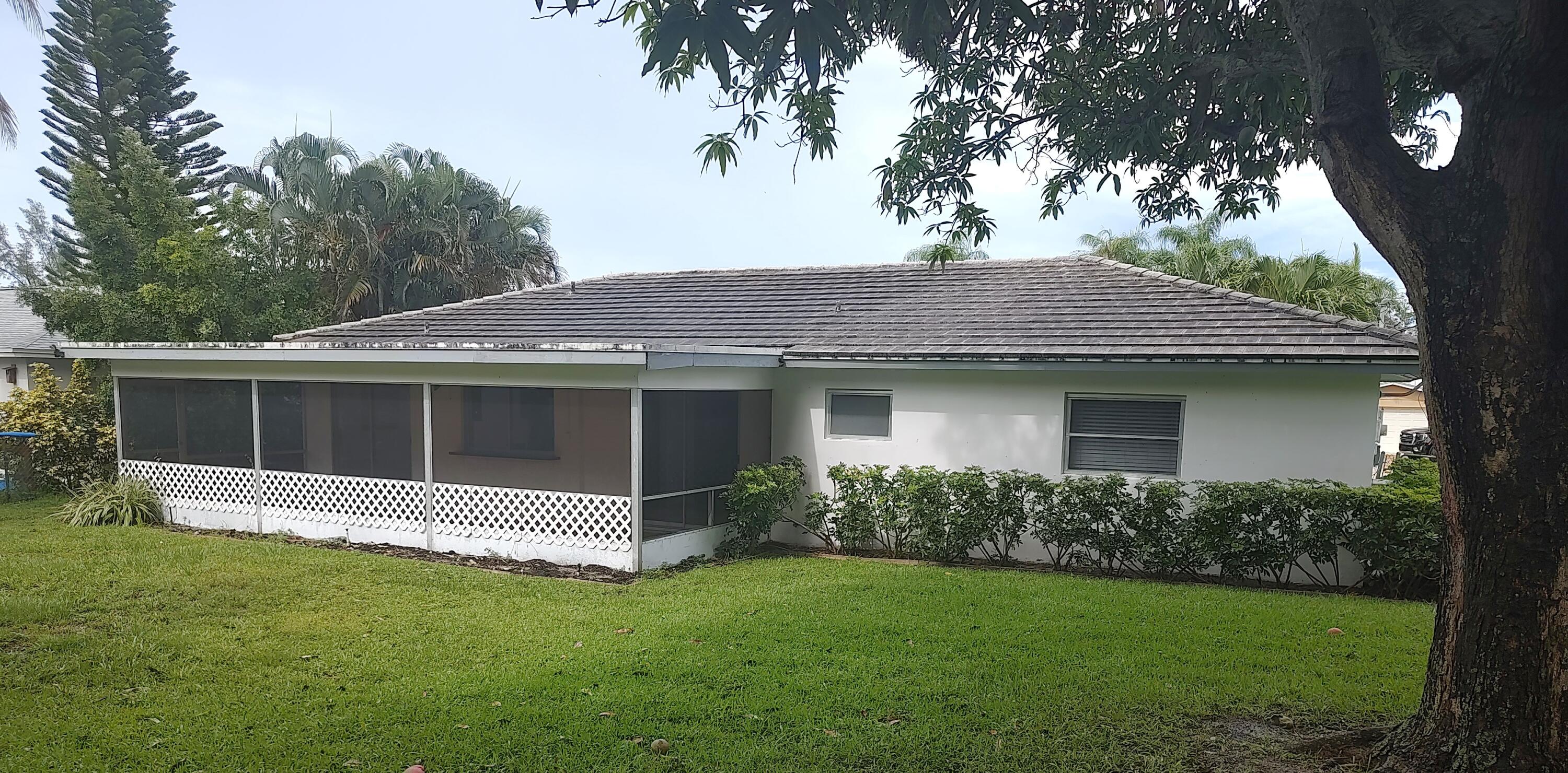 4899 NW 5th Avenue