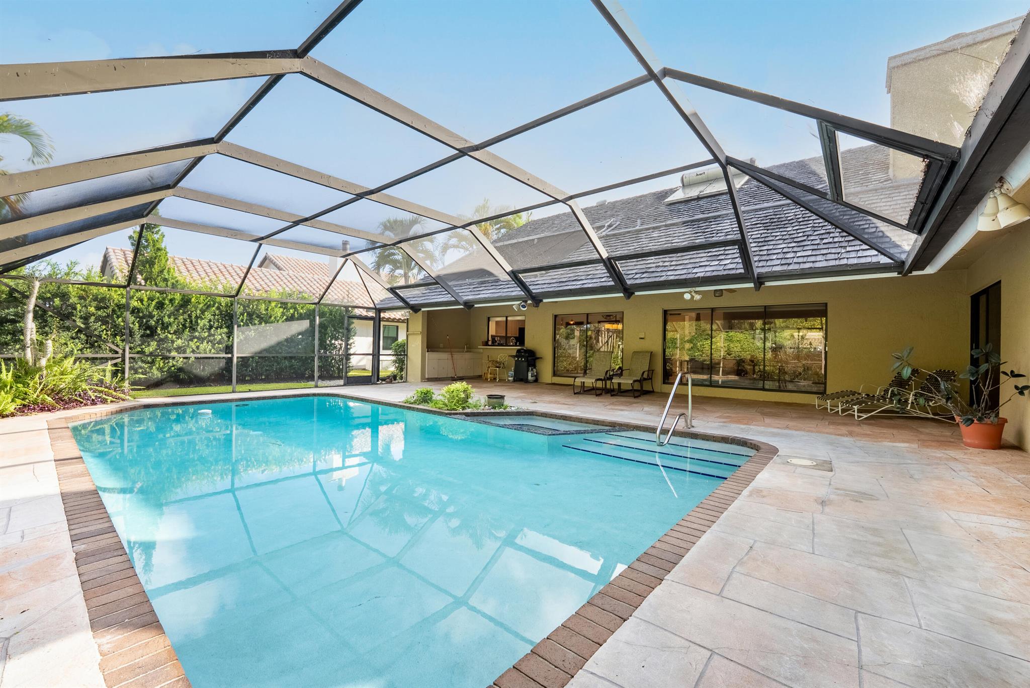 1995 S Parkside Circle