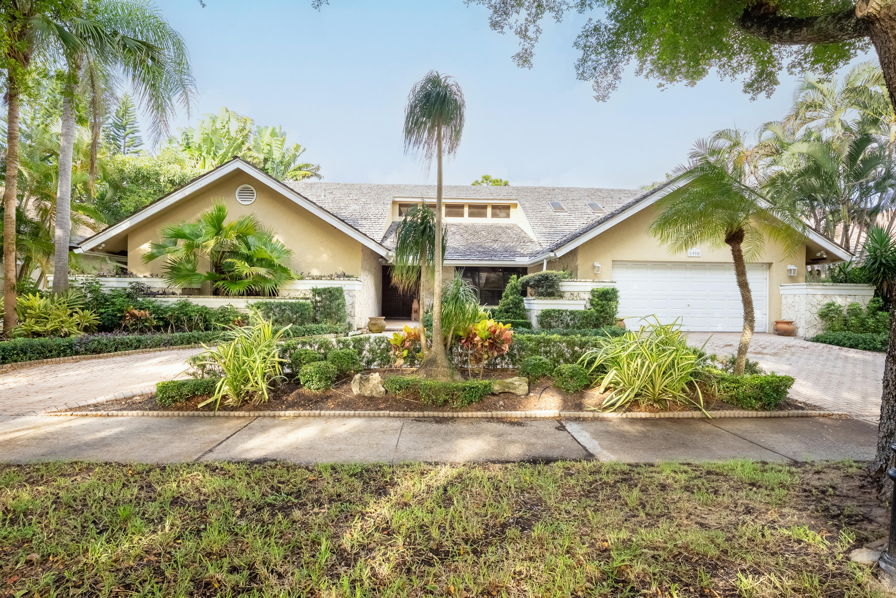 1995 S Parkside Circle