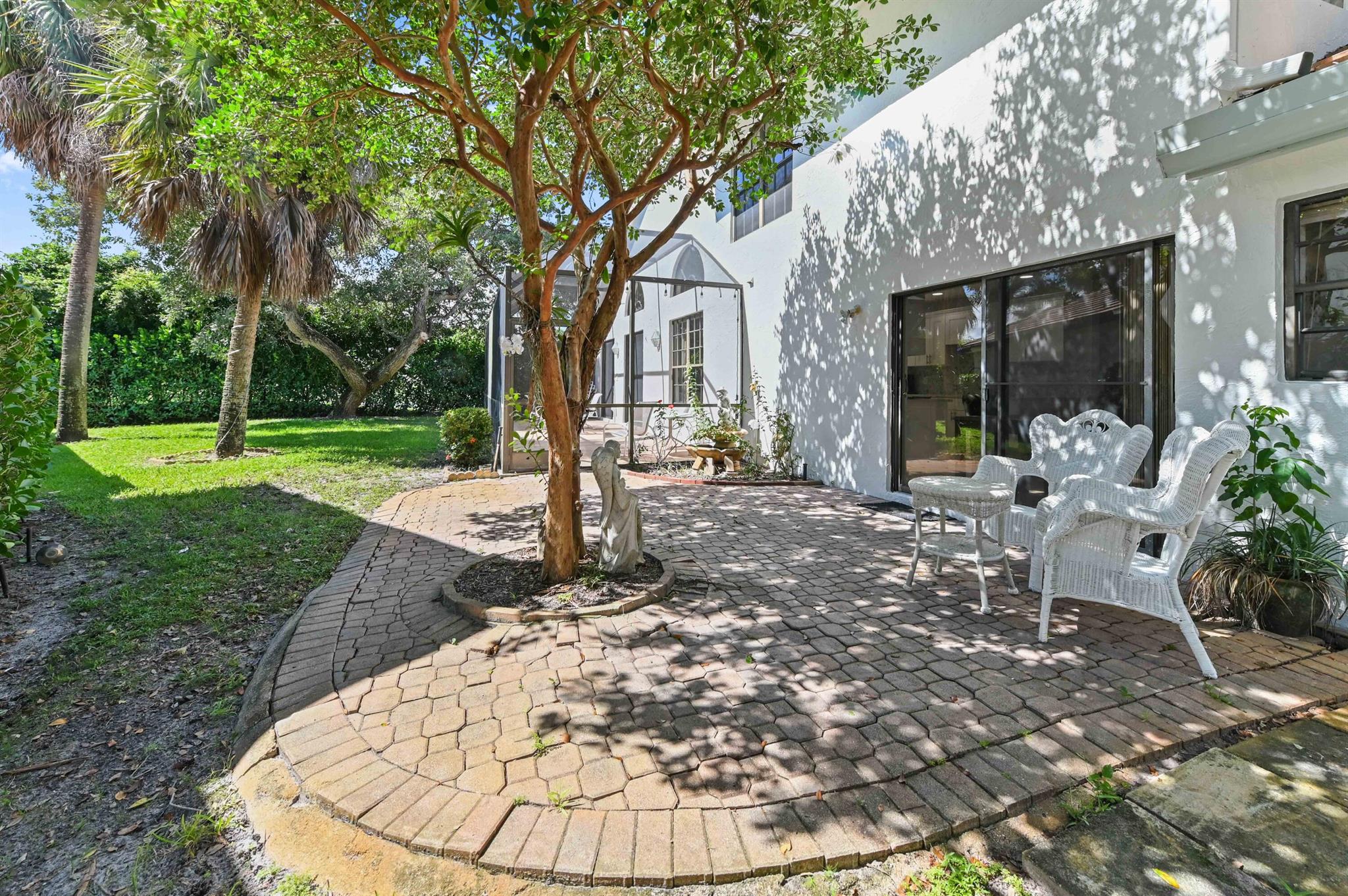 4940 Sherwood Forest Drive