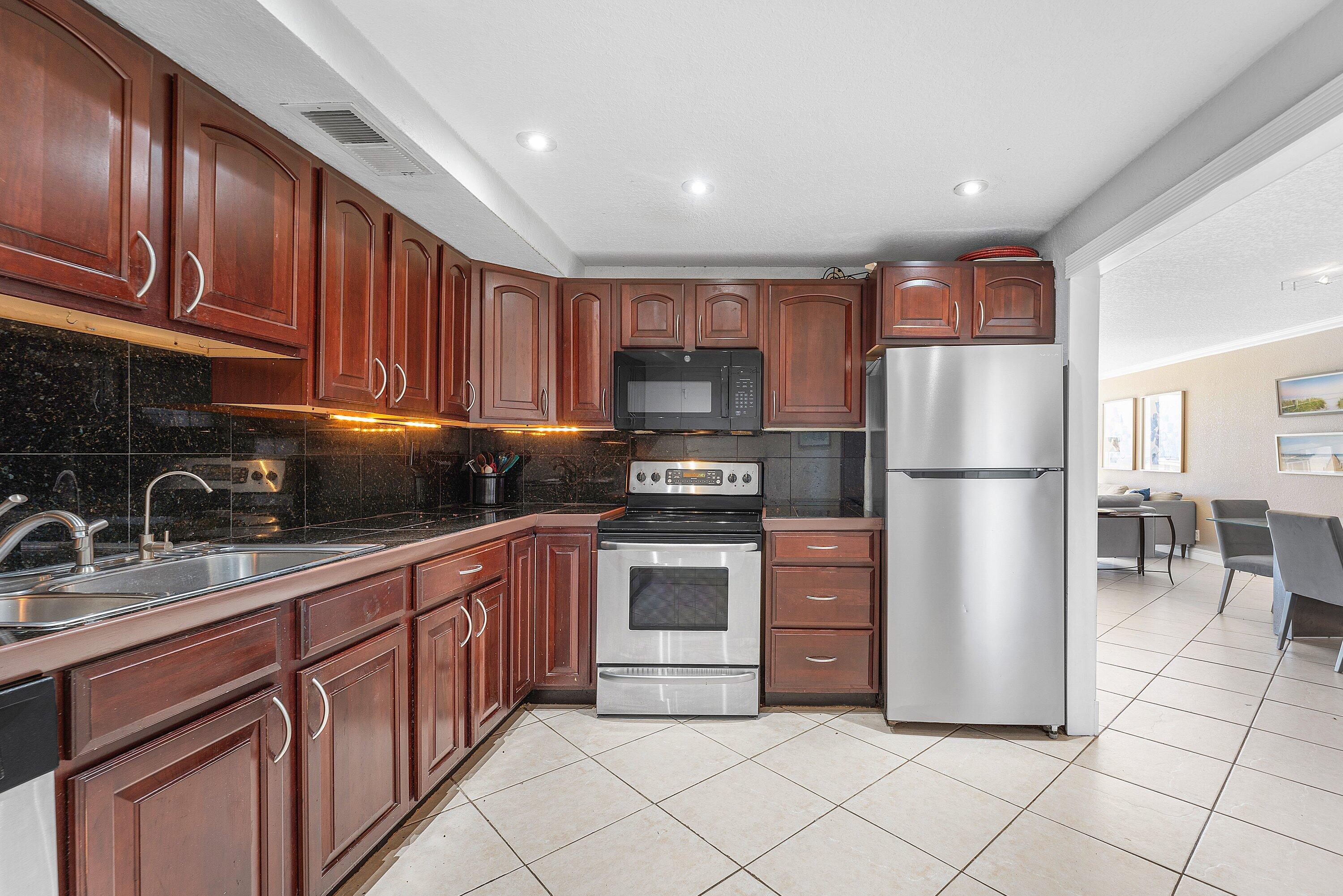 1600 S Ocean Drive 7h