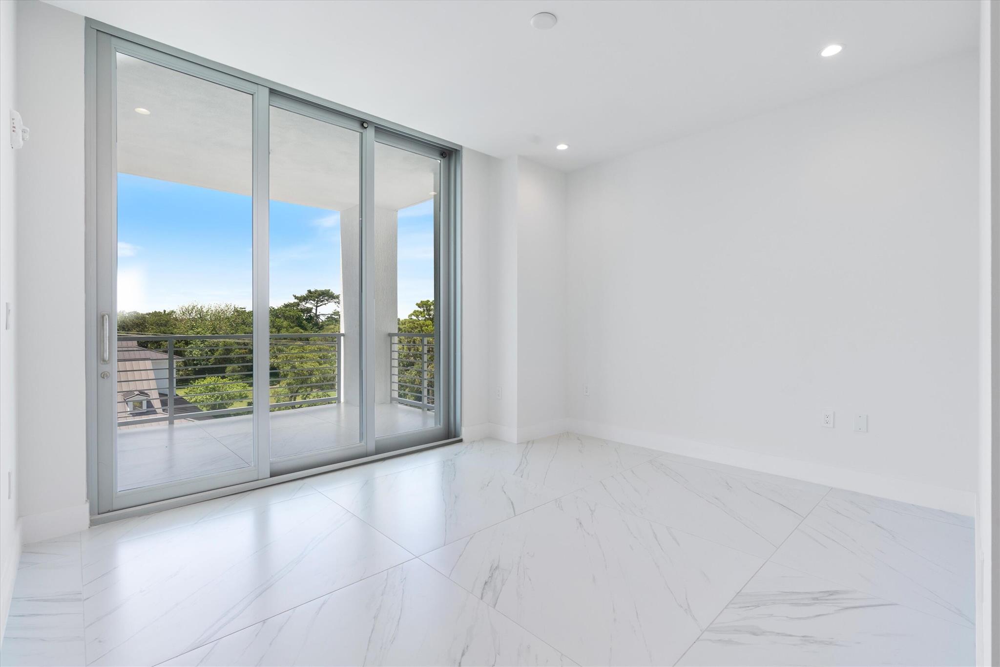 495 E Royal Palm Road 402