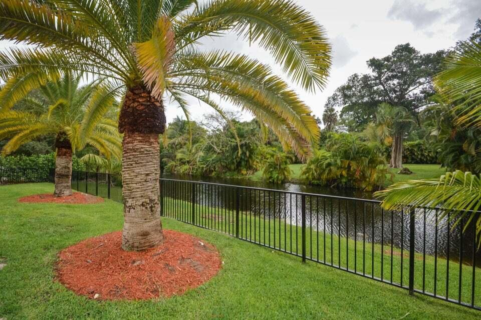 934 SW 21st Way