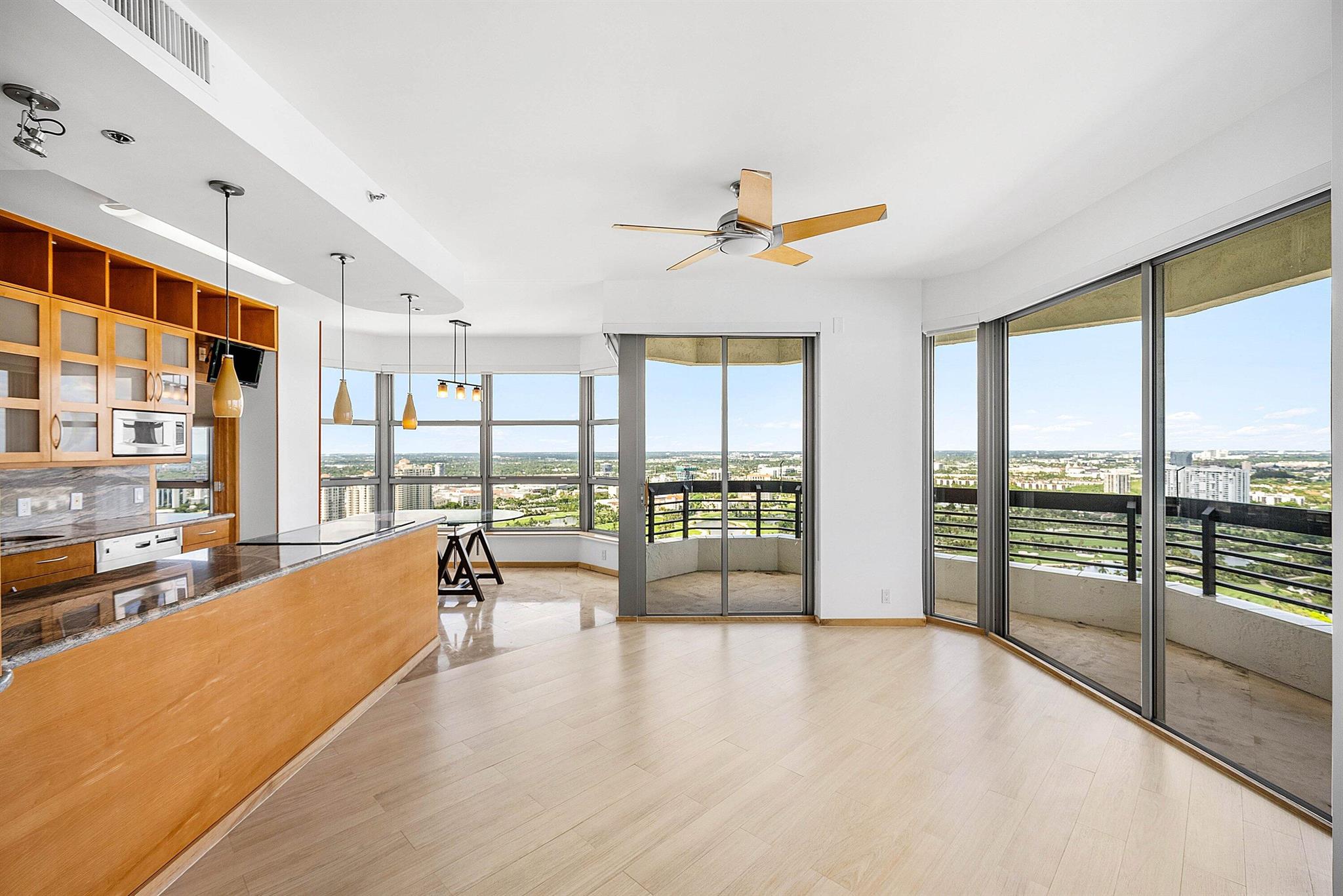 3500 Mystic Pointe Drive Ph4