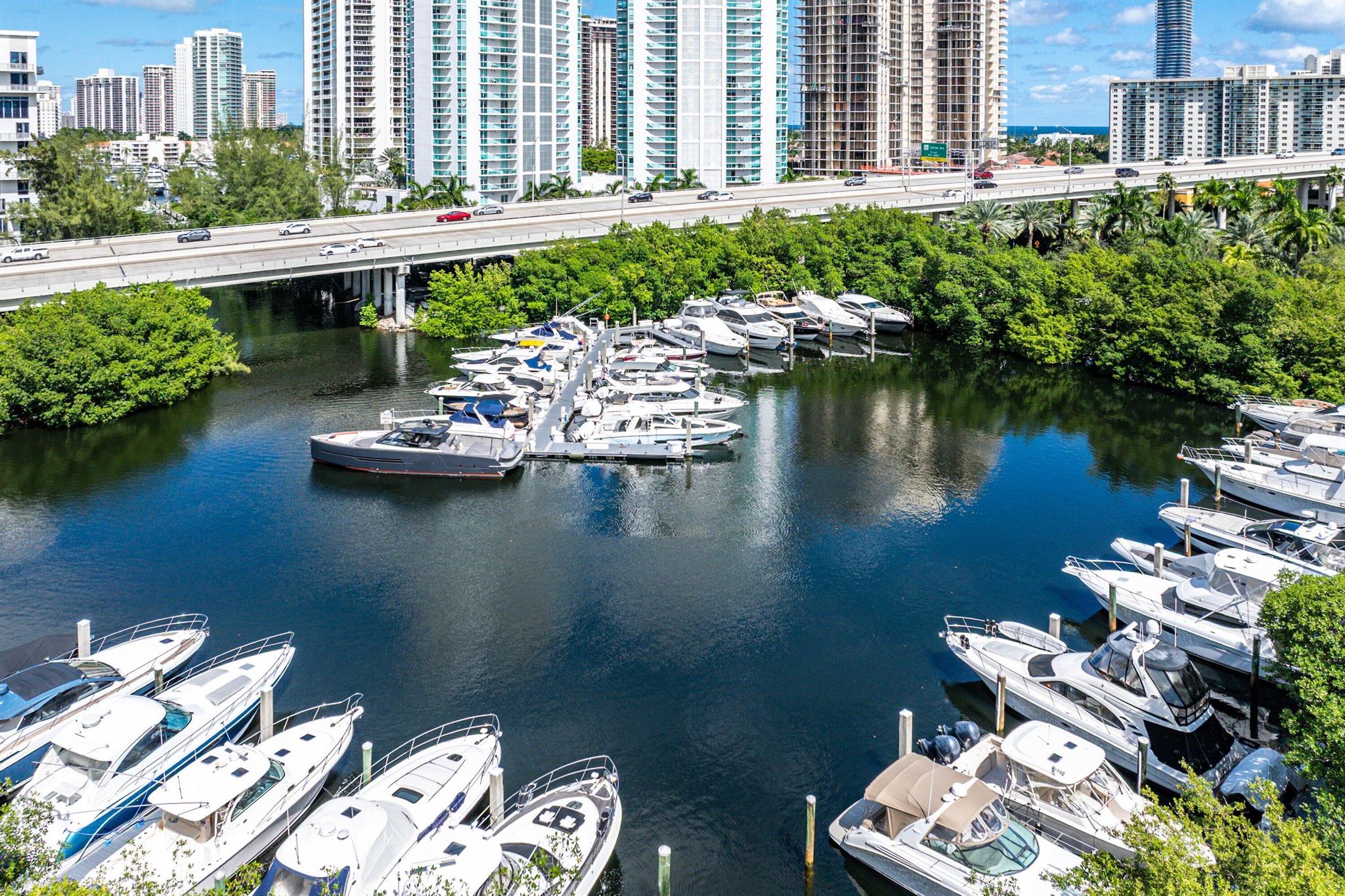 3500 Mystic Pointe Drive Ph4