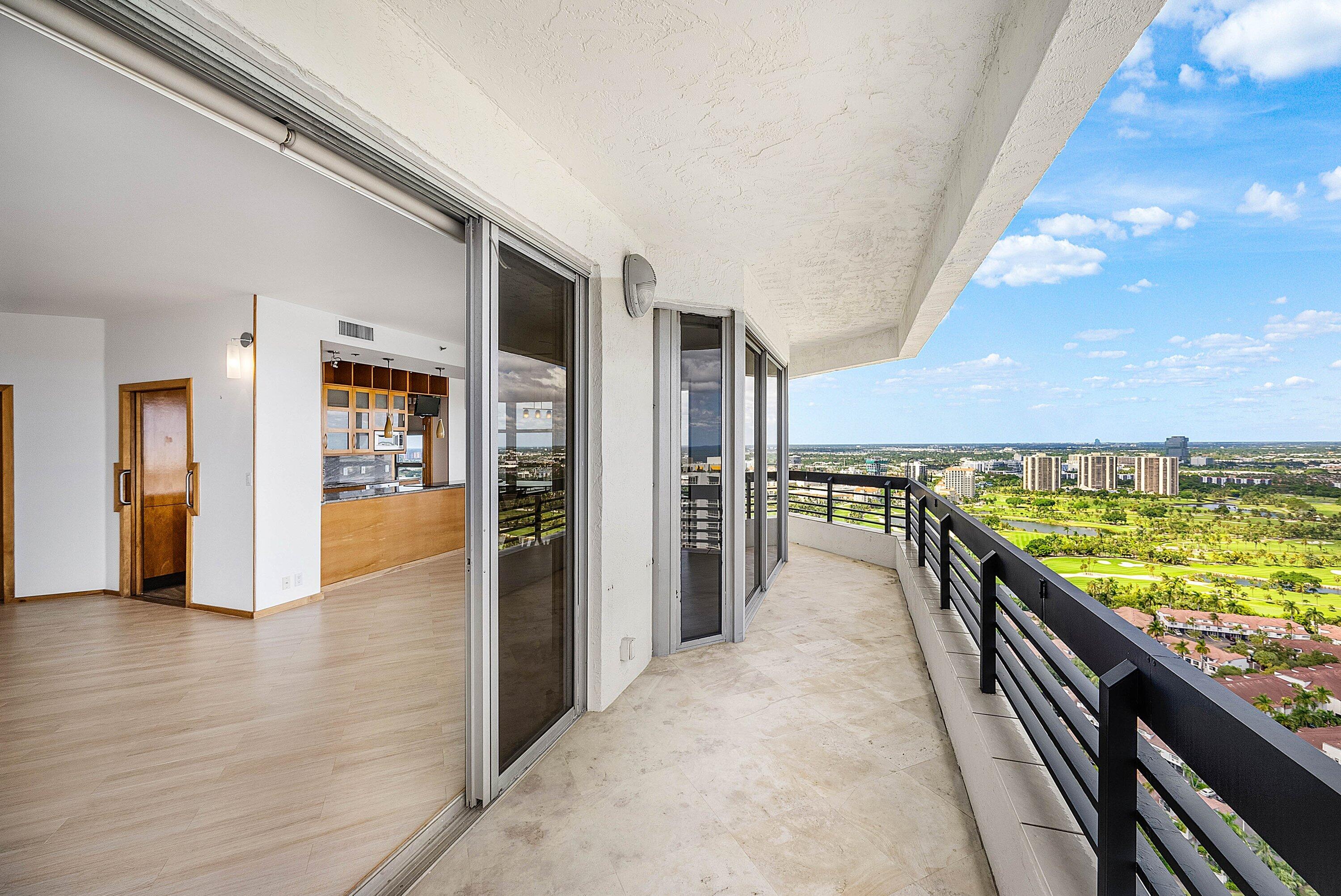 3500 Mystic Pointe Drive Ph4