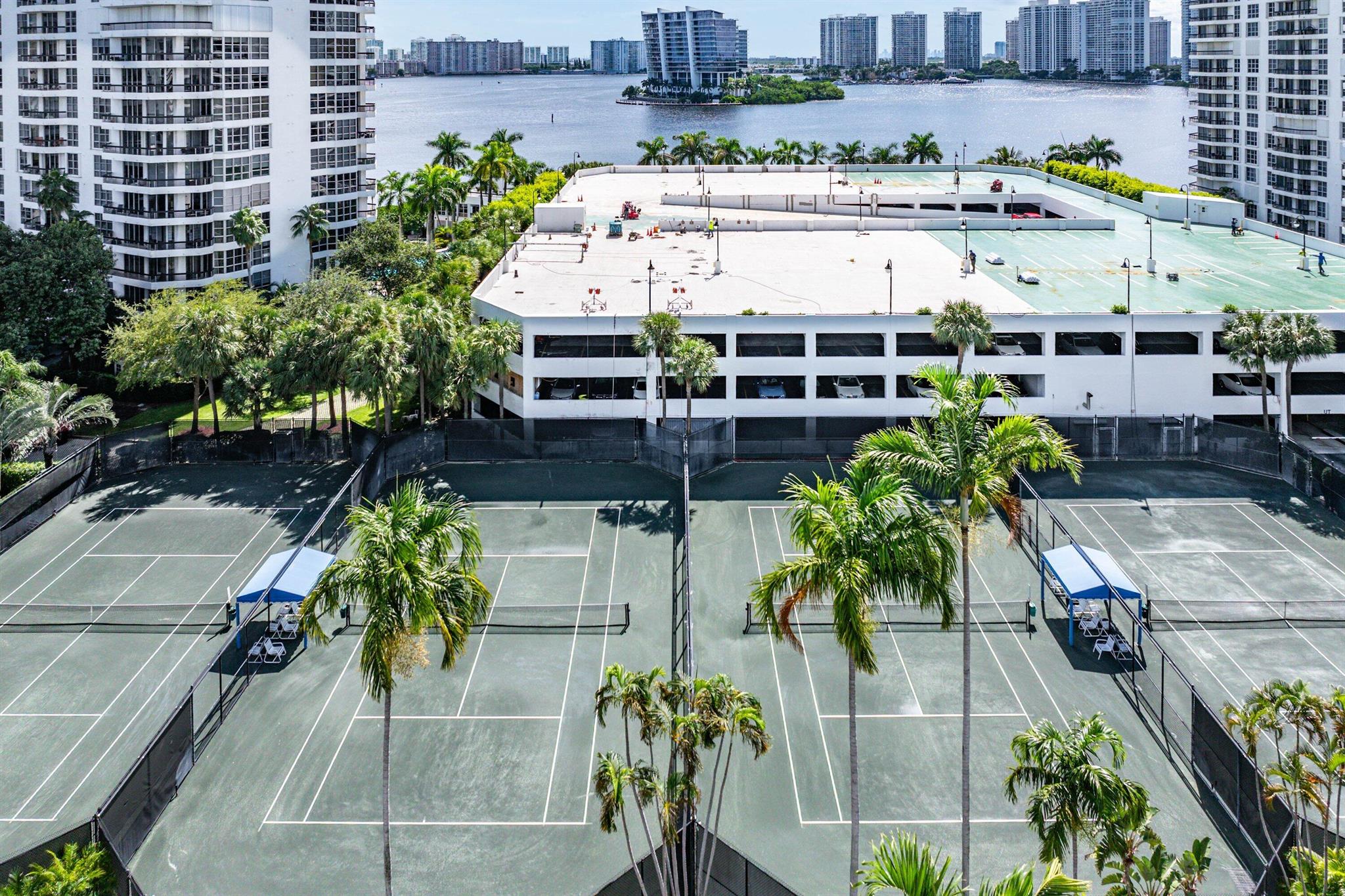 3500 Mystic Pointe Drive Ph4