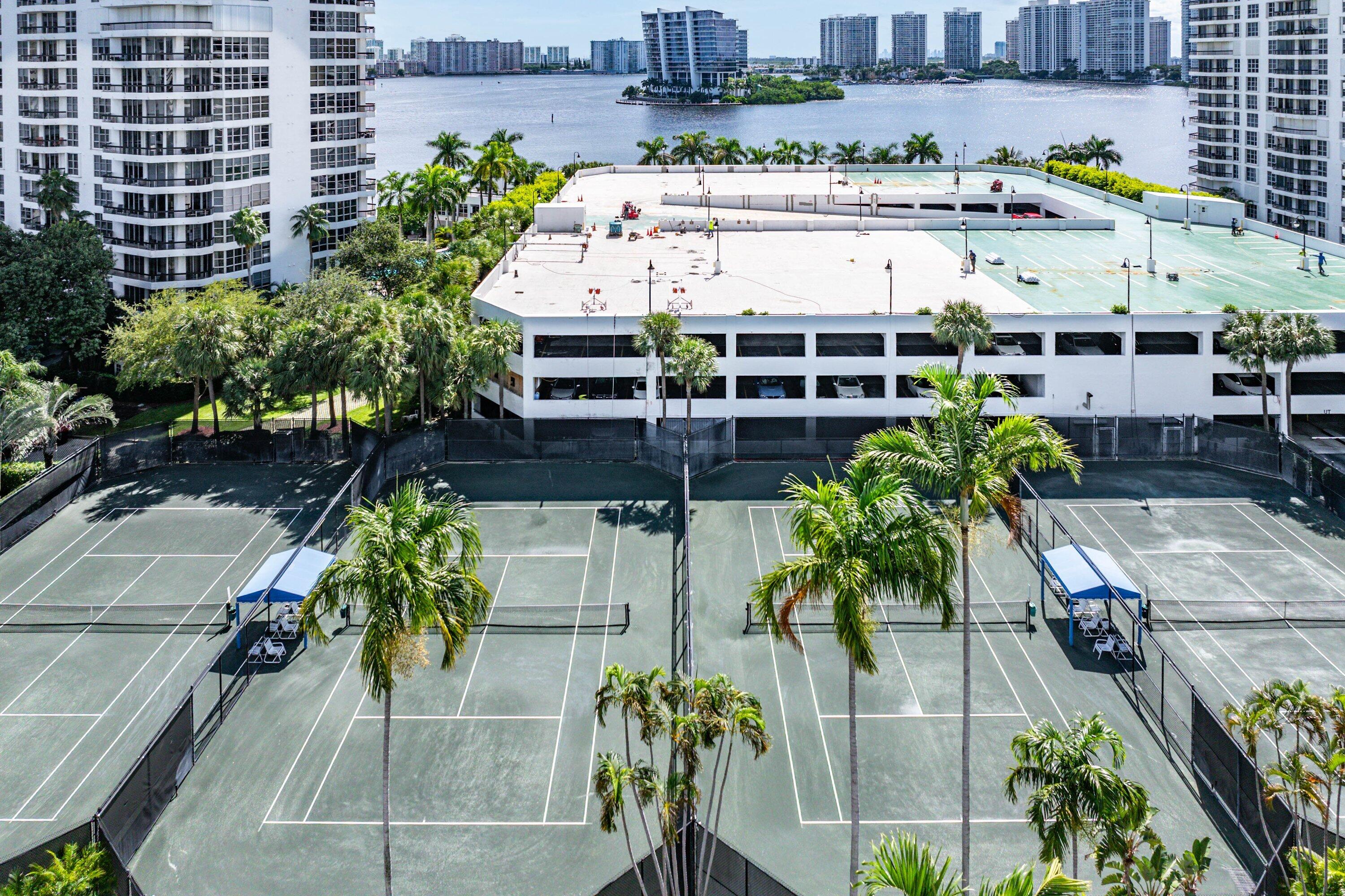 3500 Mystic Pointe Drive Ph4