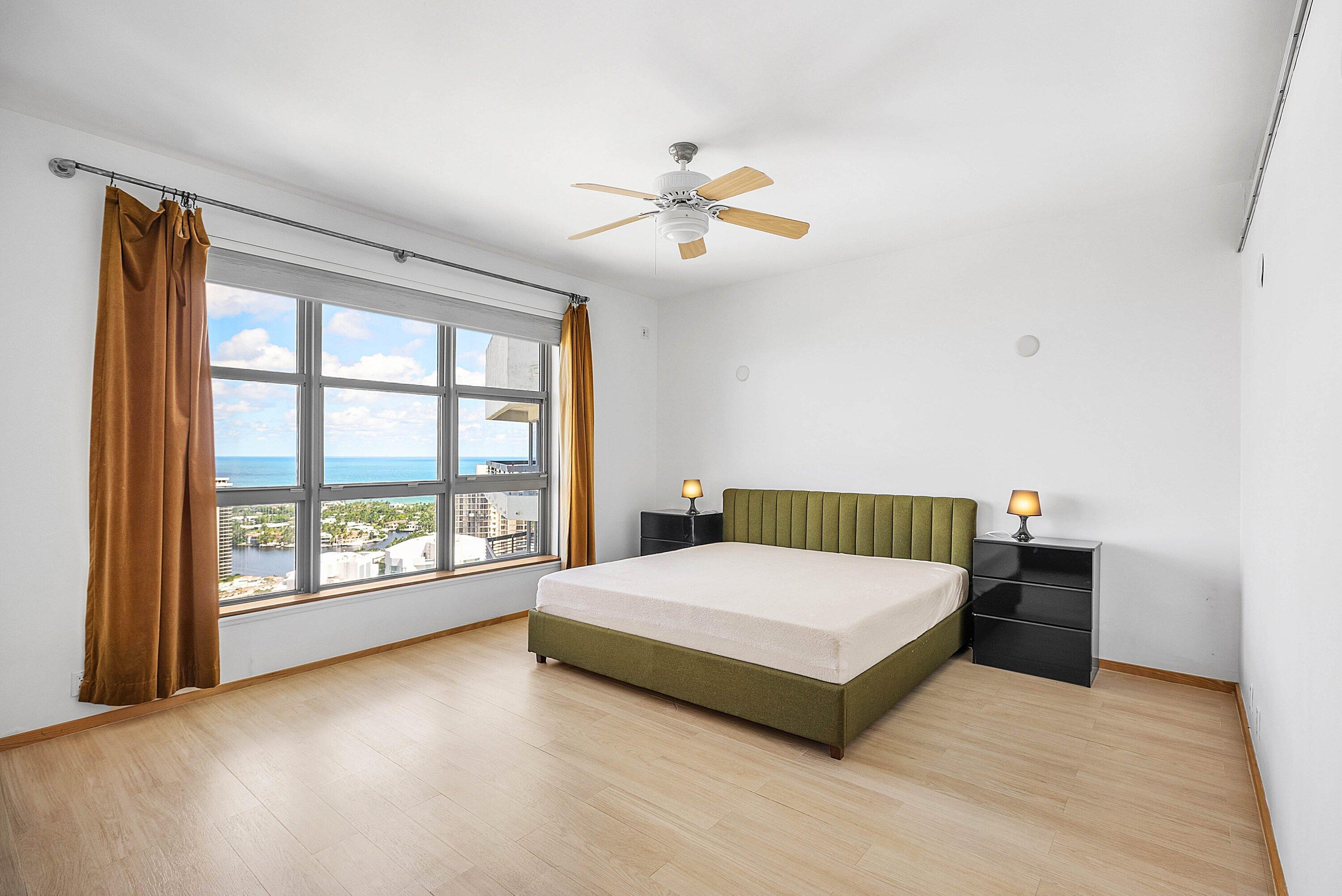 3500 Mystic Pointe Drive Ph4