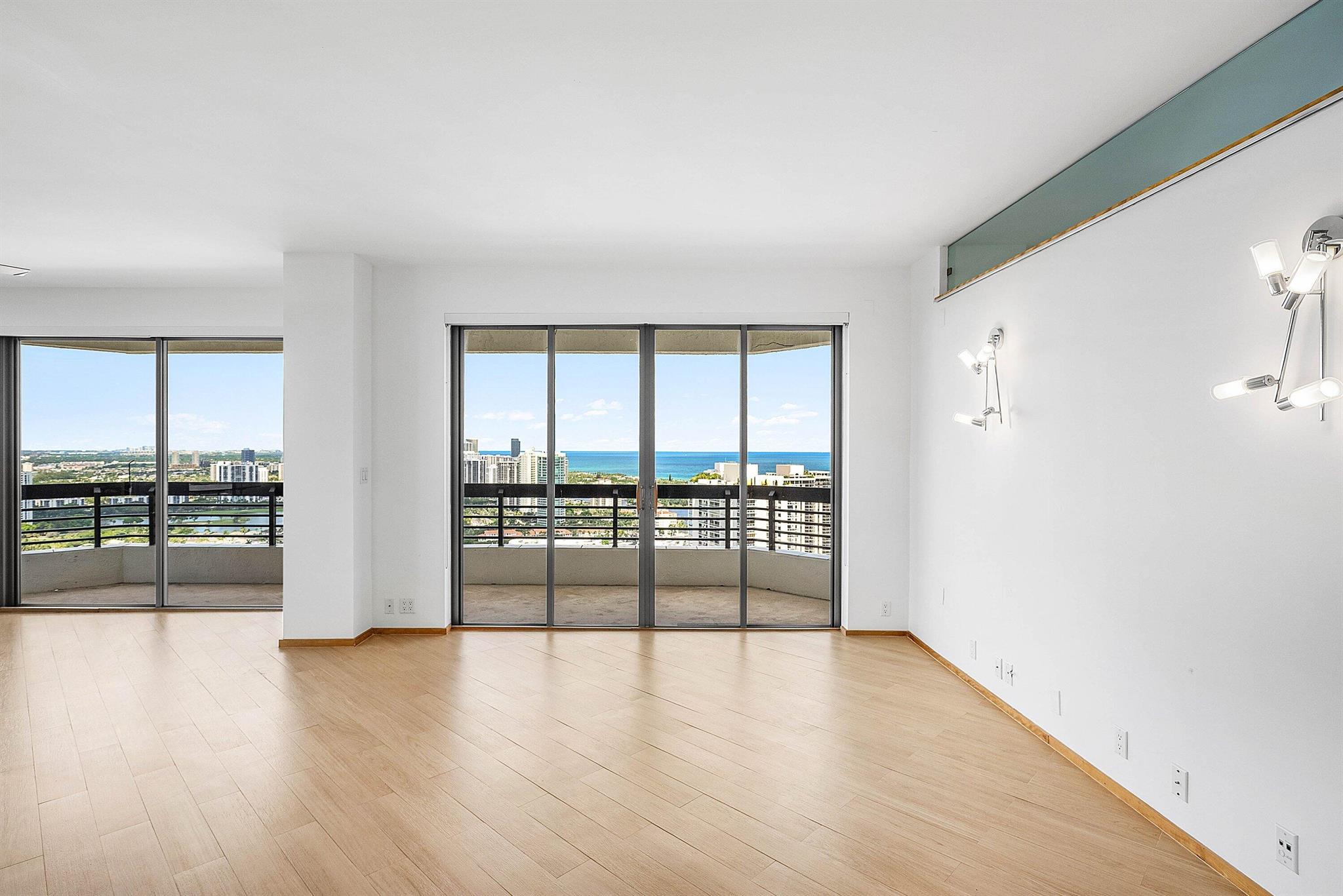 3500 Mystic Pointe Drive Ph4