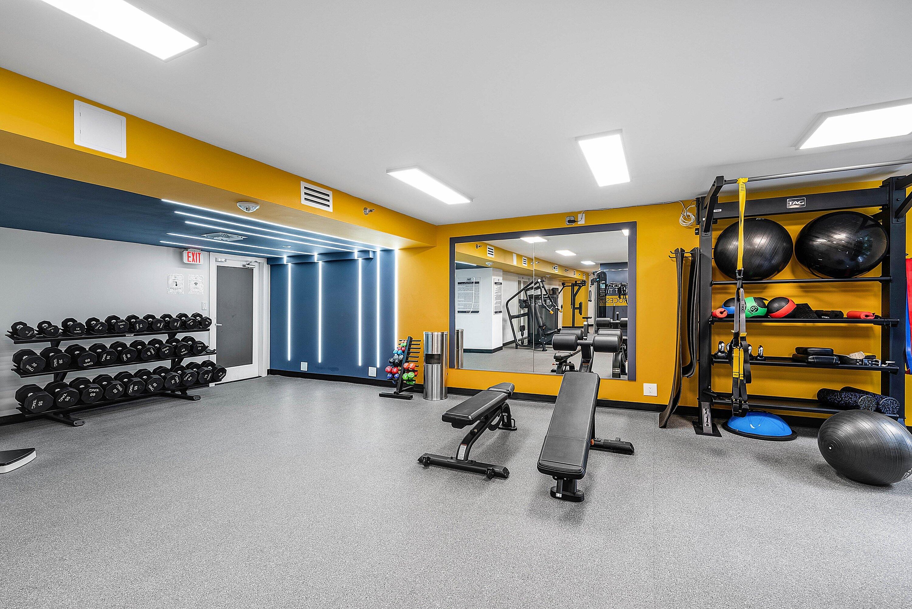 3500 Mystic Pointe Drive Ph4