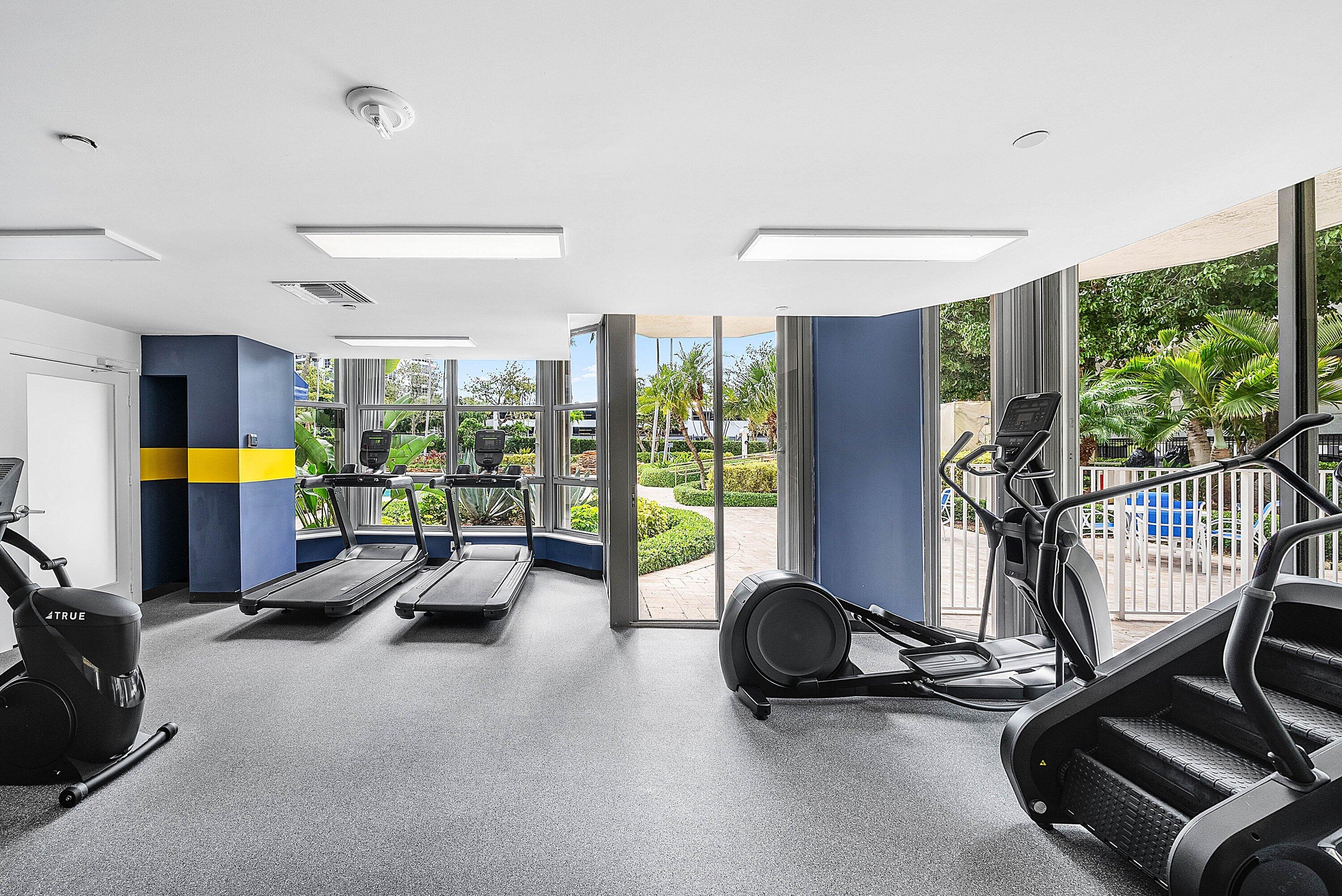 3500 Mystic Pointe Drive Ph4