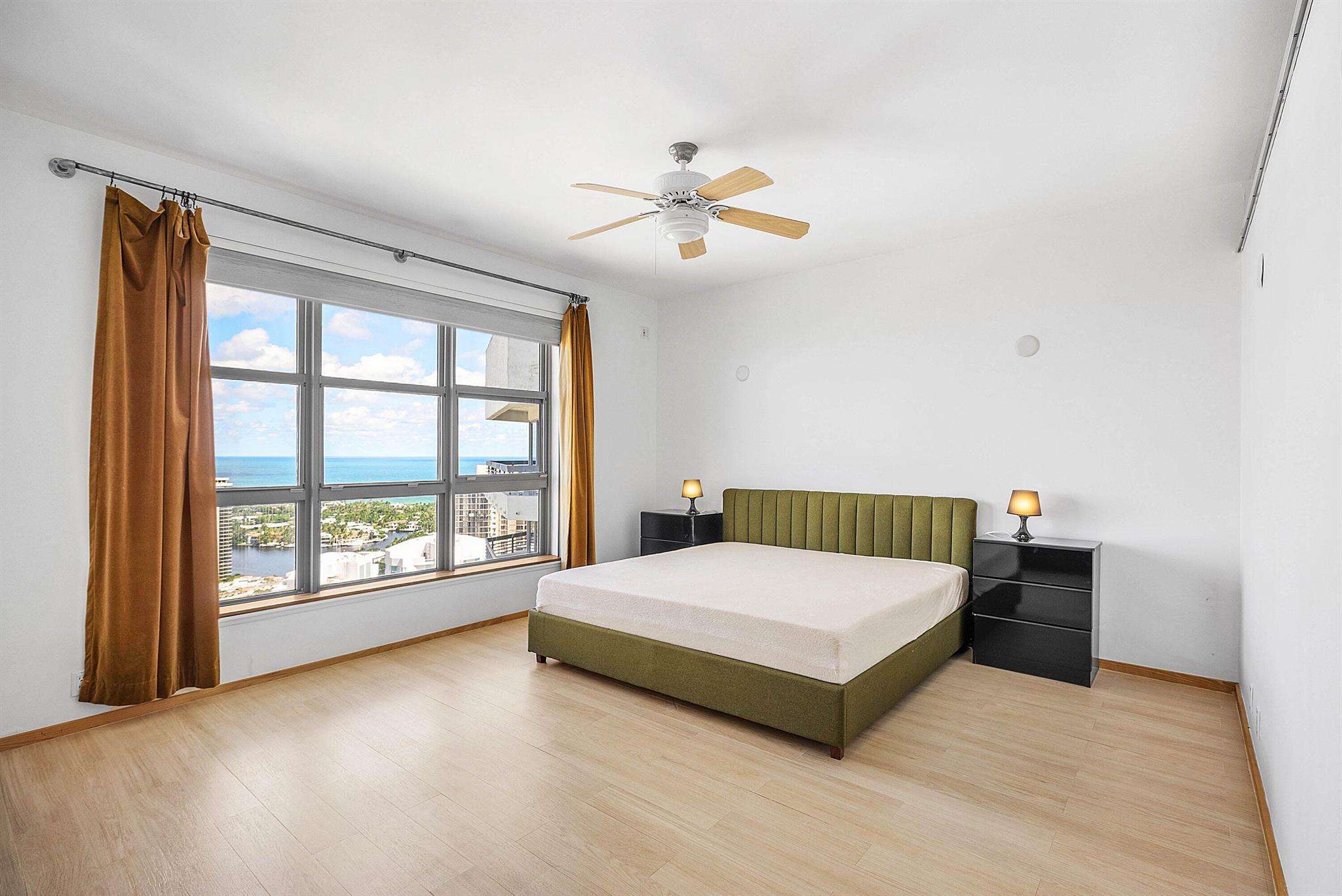 3500 Mystic Pointe Drive Ph4