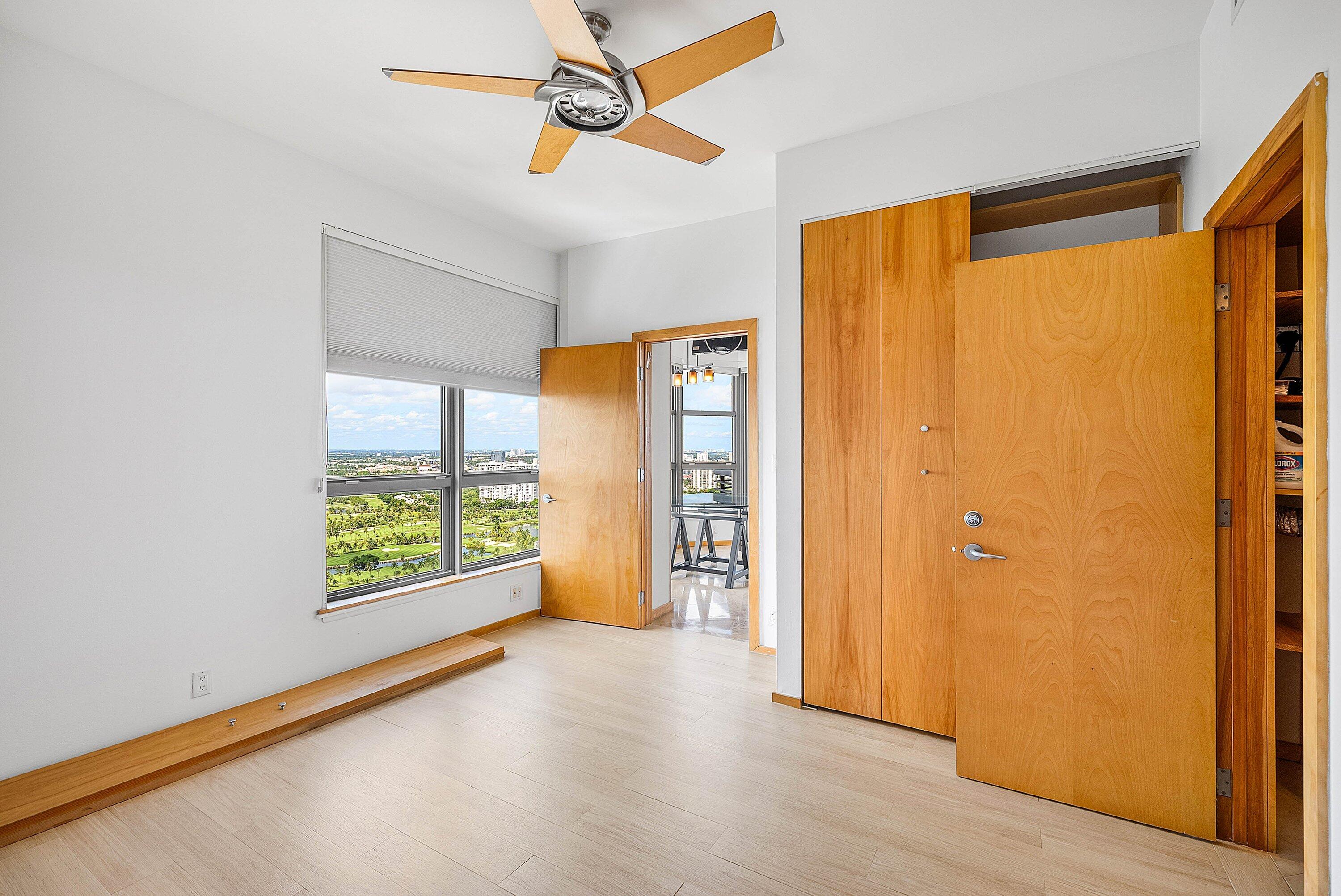 3500 Mystic Pointe Drive Ph4