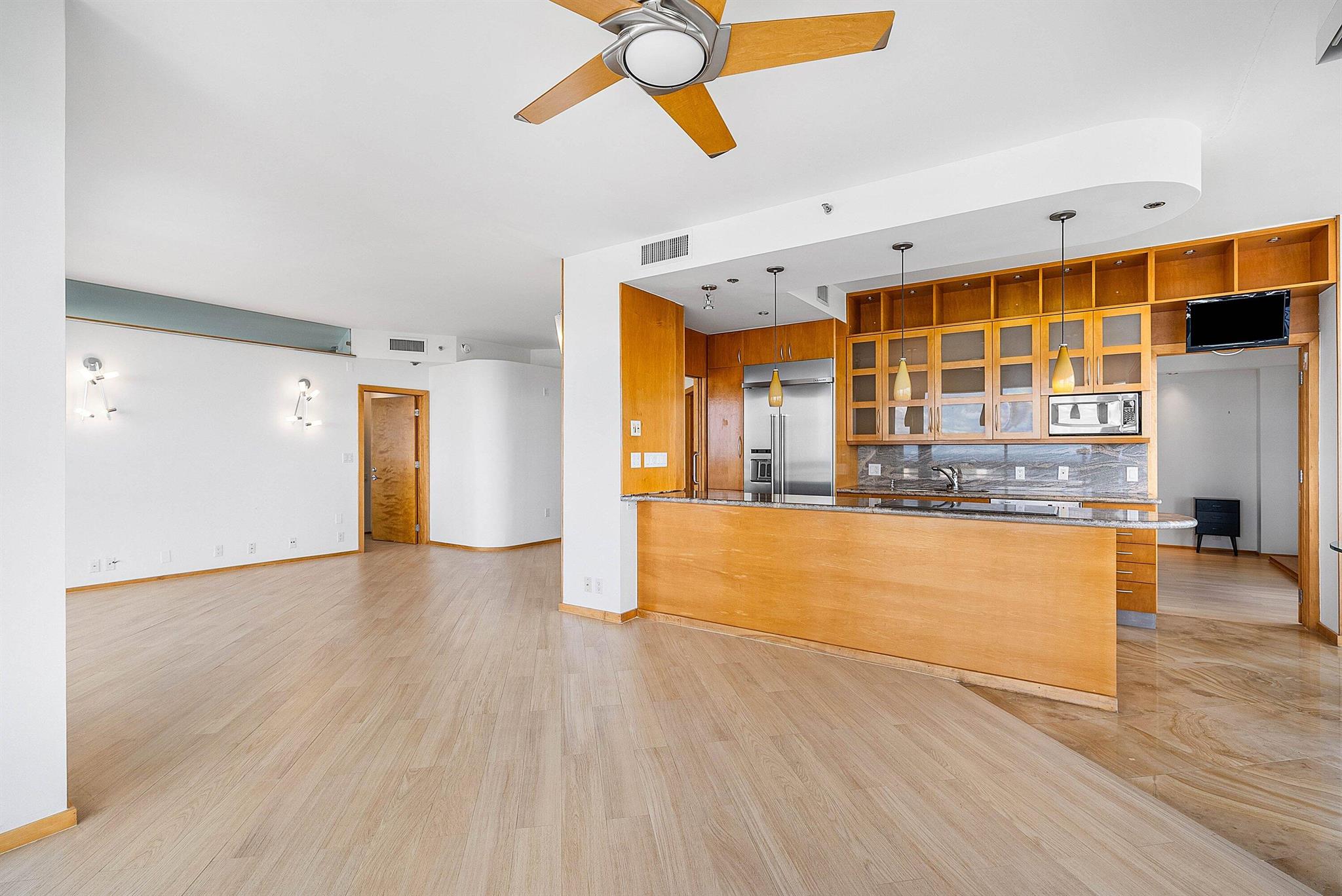 3500 Mystic Pointe Drive Ph4