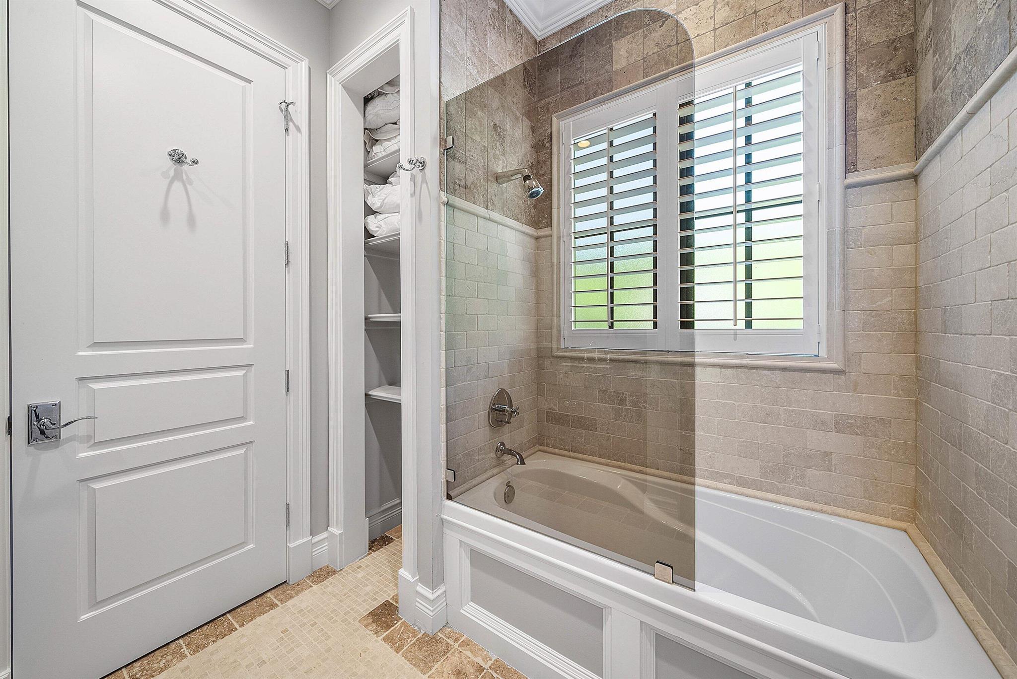13381 Oakmeade