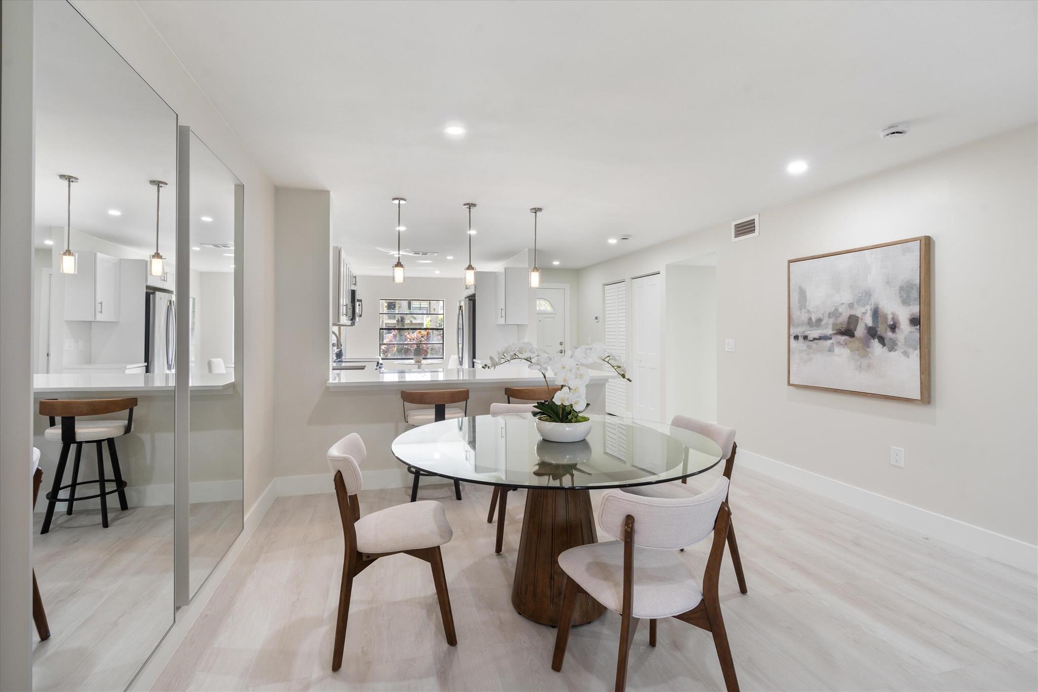 48 Stratford Lane W C