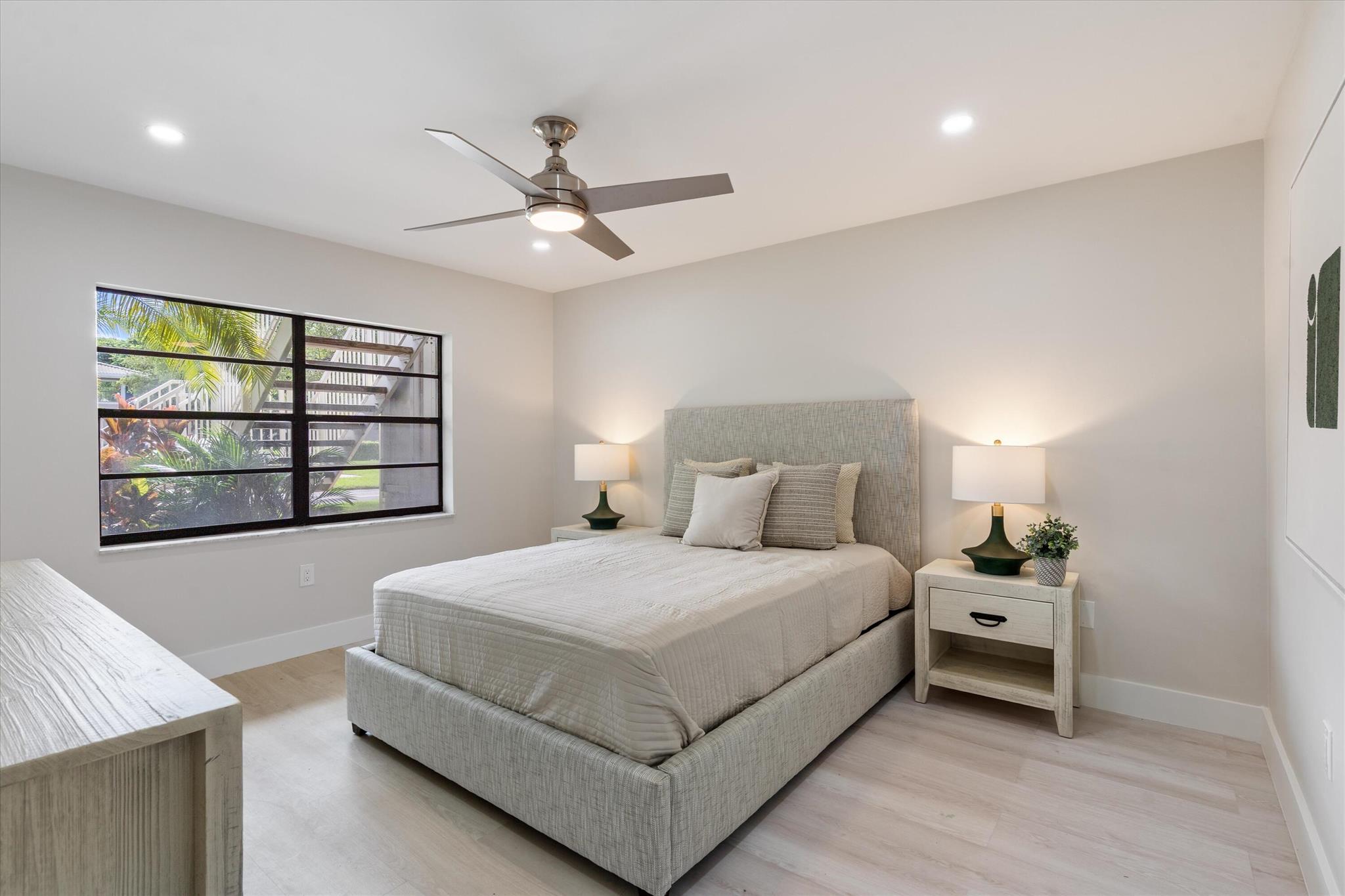 48 Stratford Lane W C