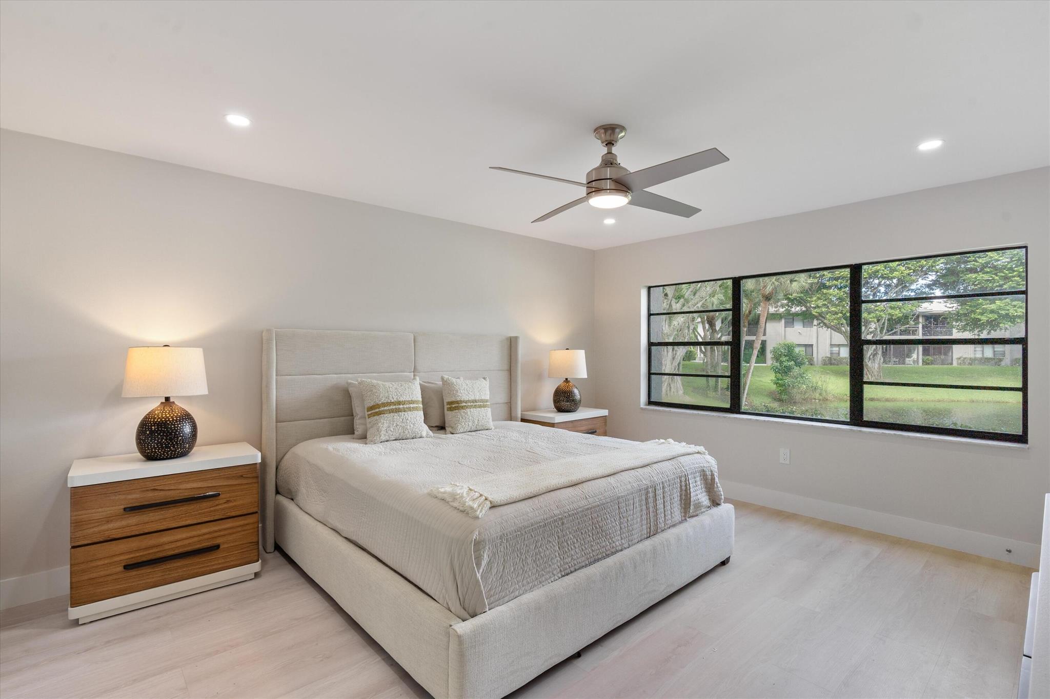 48 Stratford Lane W C