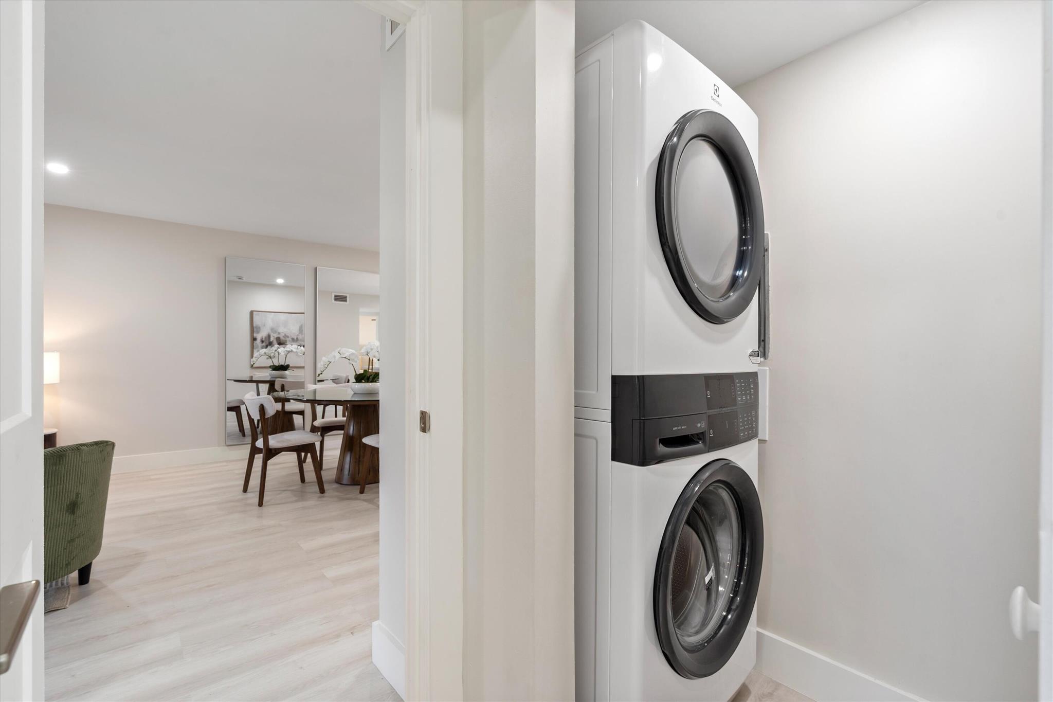 48 Stratford Lane W C