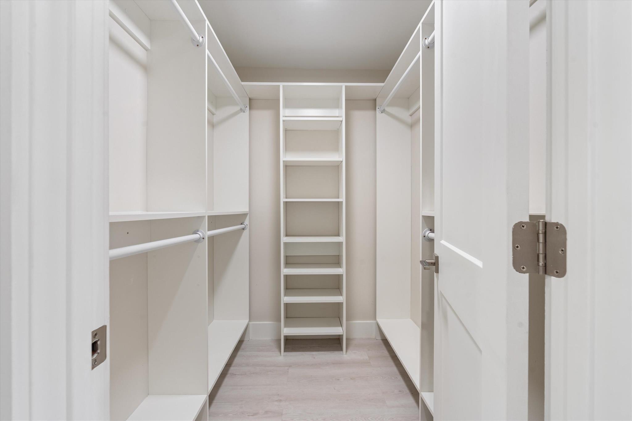 48 Stratford Lane W C