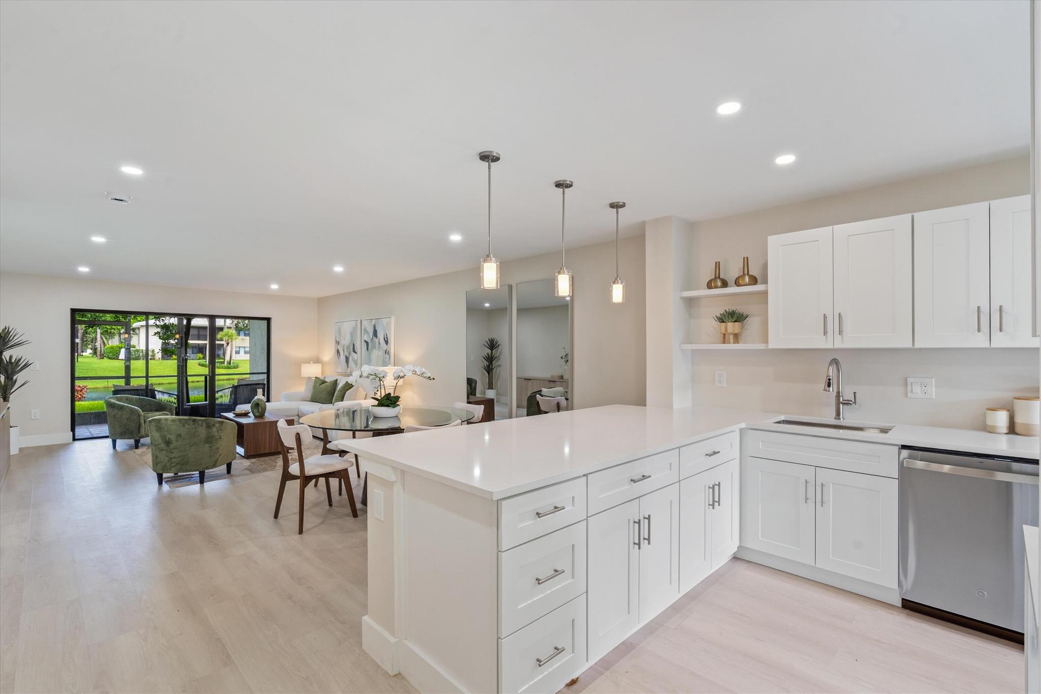 48 Stratford Lane W C