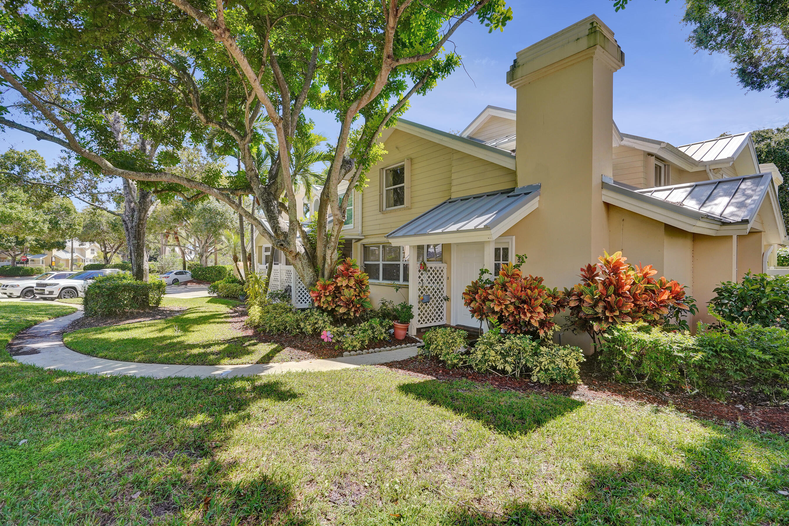 2401 Amherst Court